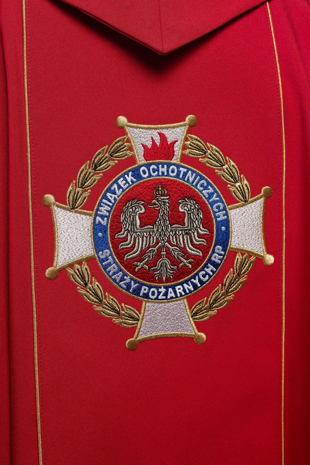 Bogato haftowany ornat z wizerunkiem Świętego Floriana