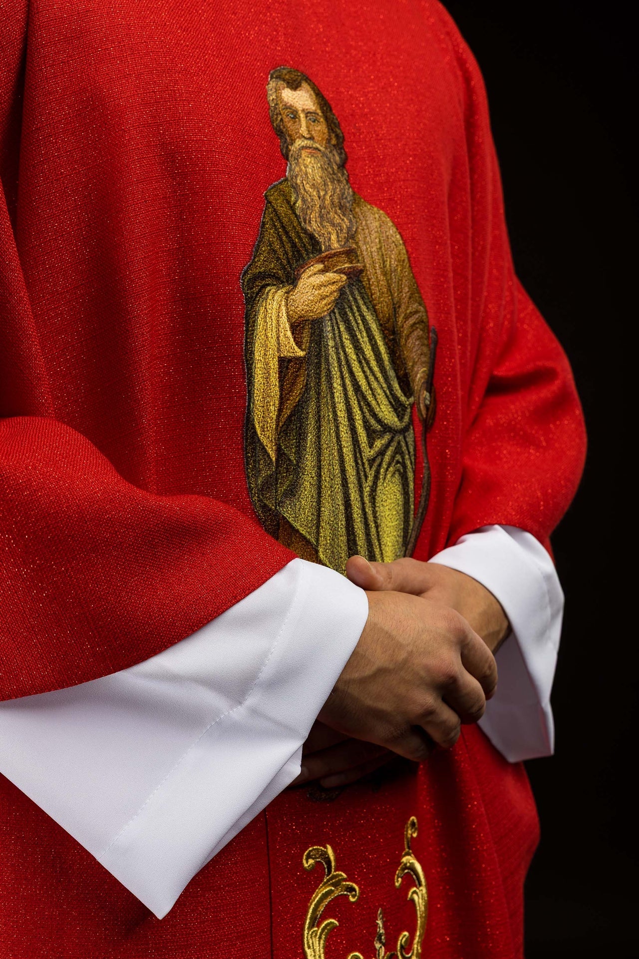 Ornat bogato haftowany z wizerunkiem Świętego Pawła Czerwony - ORNATY.PL