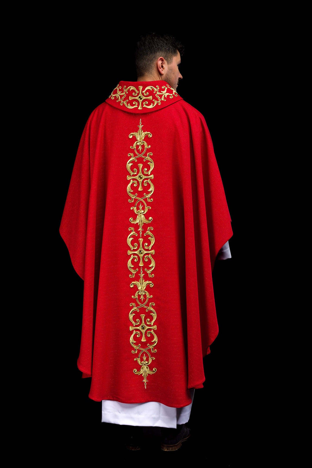 Ornat bogato haftowany z wizerunkiem Świętego Piotra Czerwony - ORNATY.PL