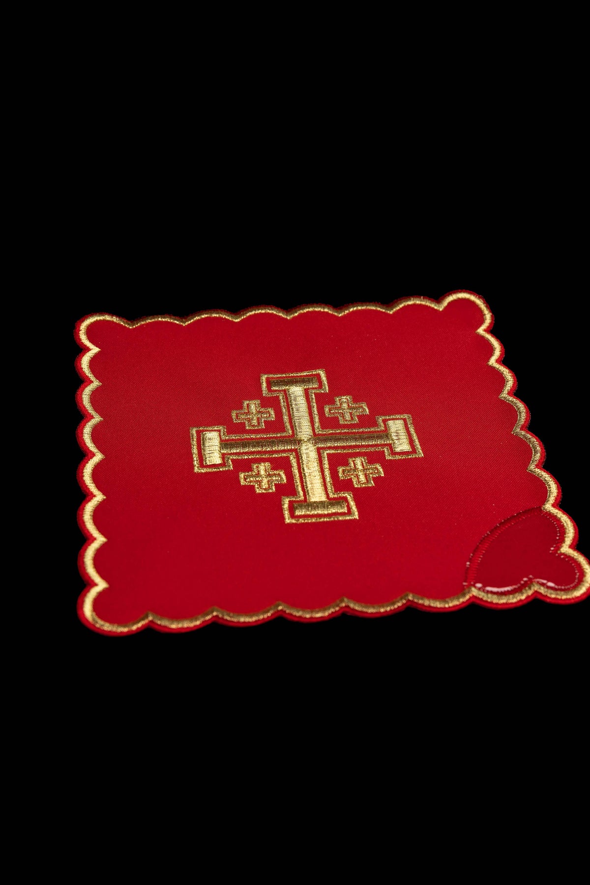 Zestaw palek kielichowych z haftowanym Krzyżem jerozolimskim w czterech kolorach liturgicznych