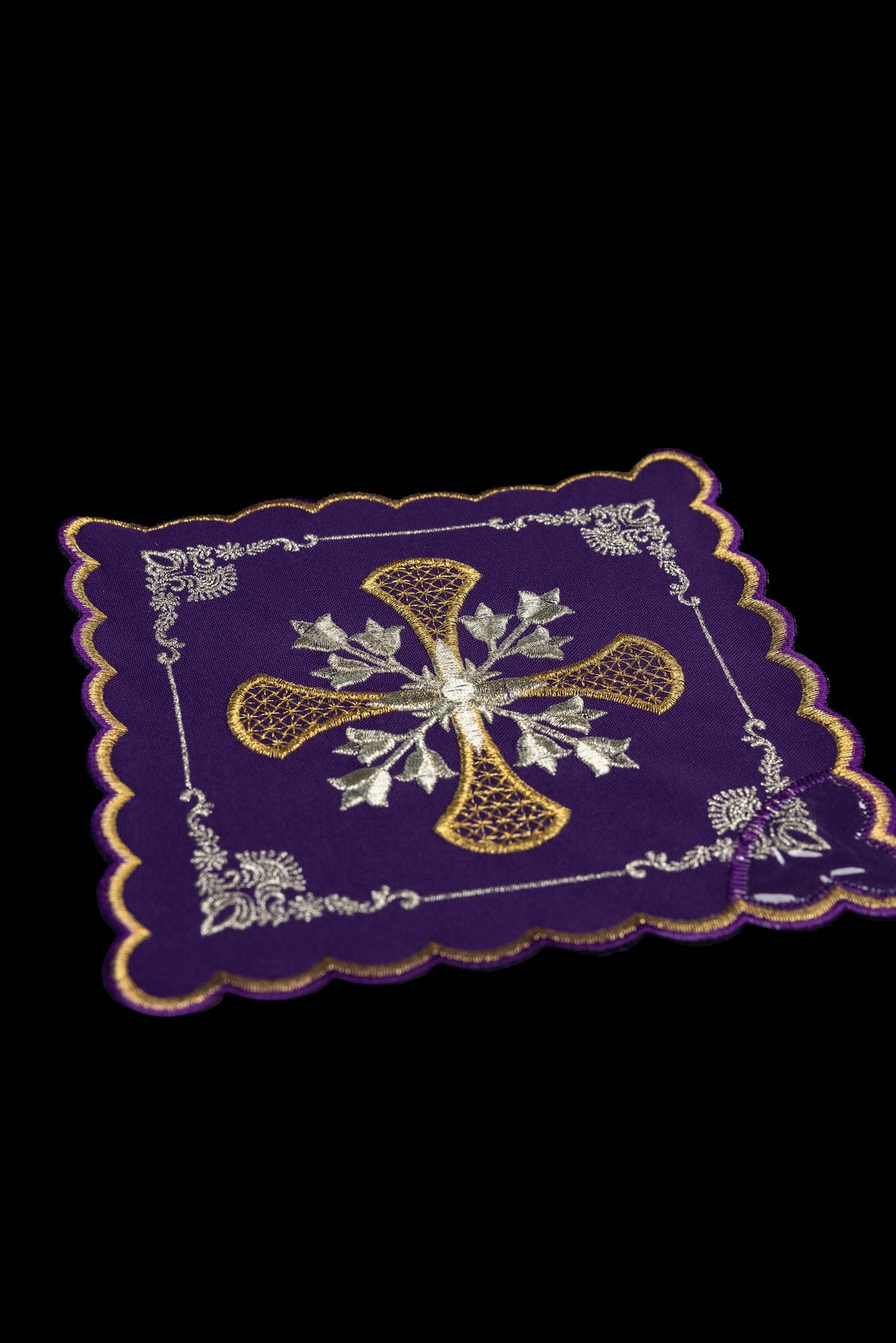Komplet czterech palków liturgicznych z haftem krzyża