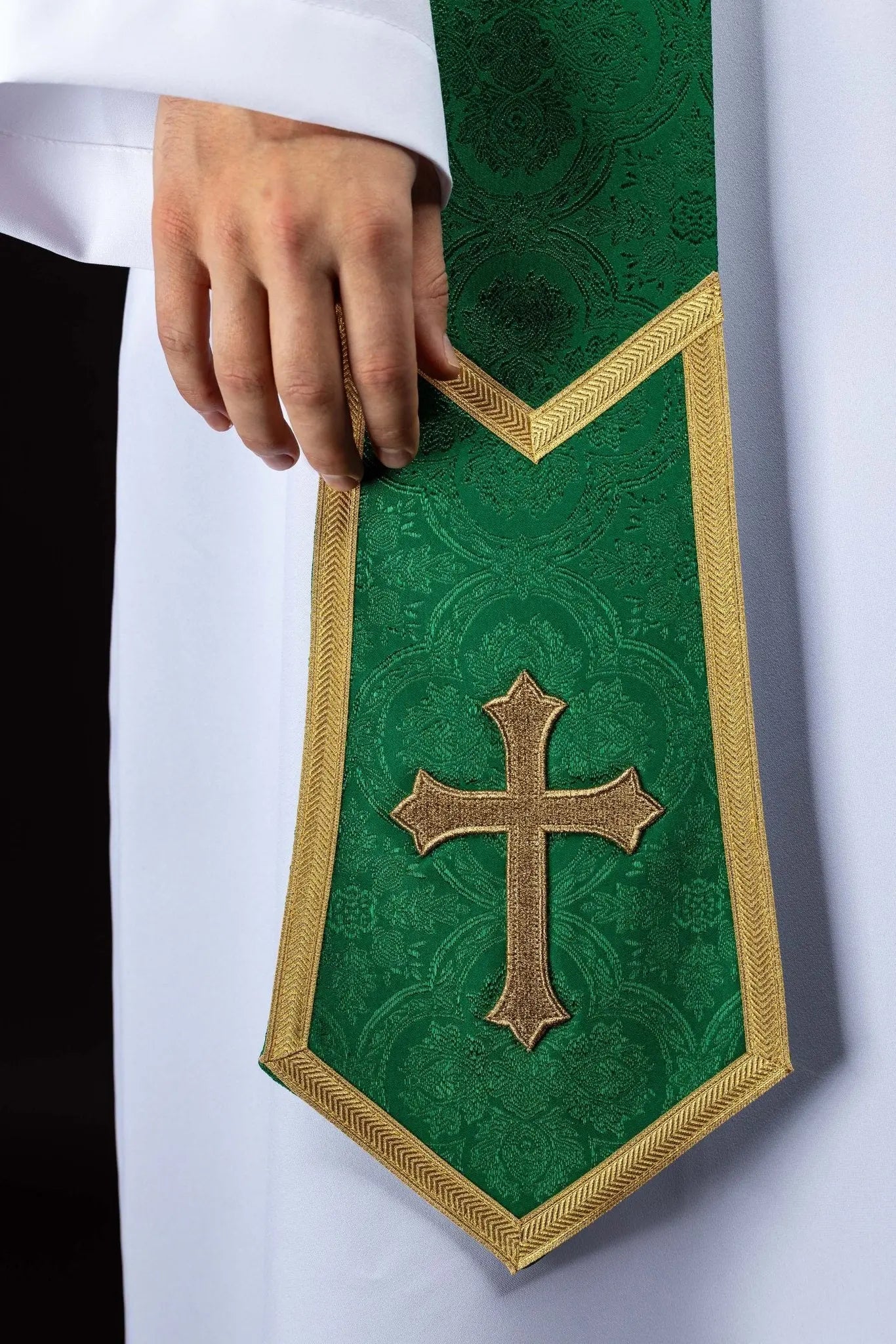 Zielona Żakardowa Stuła z Haftowanym Krzyżem