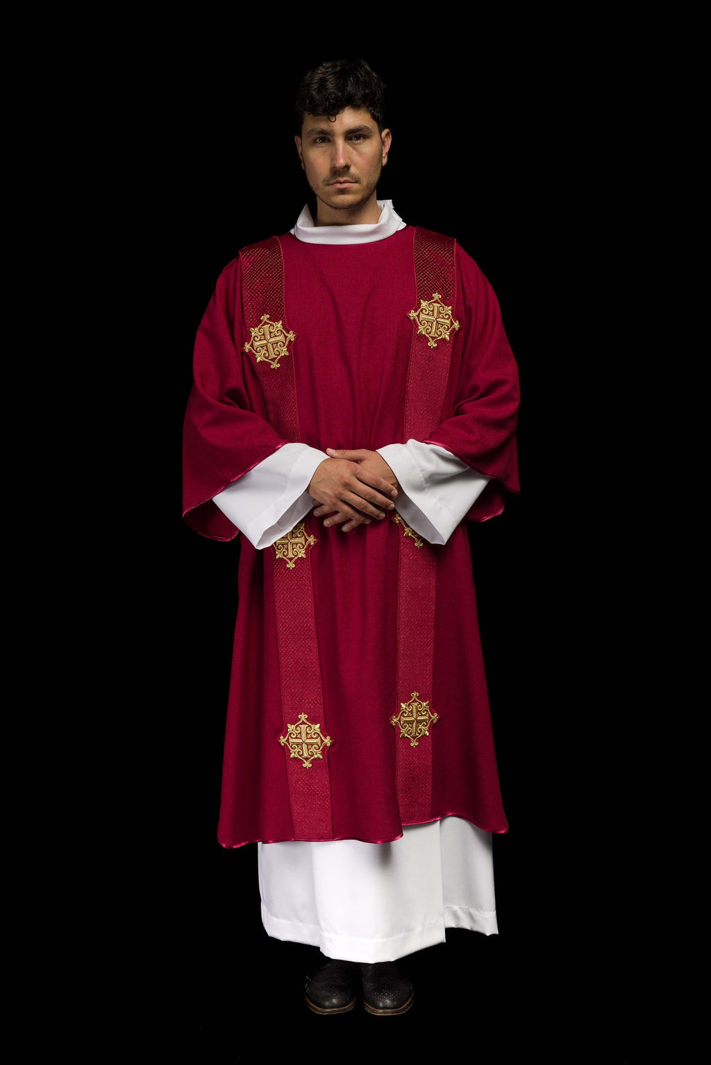 Dalmatyka z pasami na aksamicie z symbolami Krzyża Czerwona - ORNATY.PL