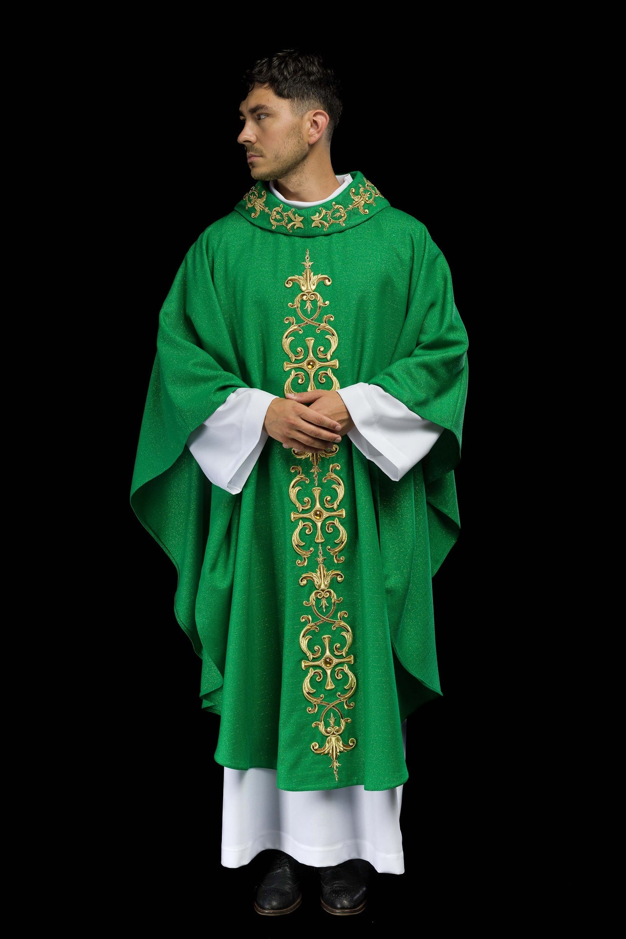 Zielony ornat bogato haftowany z kamieniami - ORNATY.PL