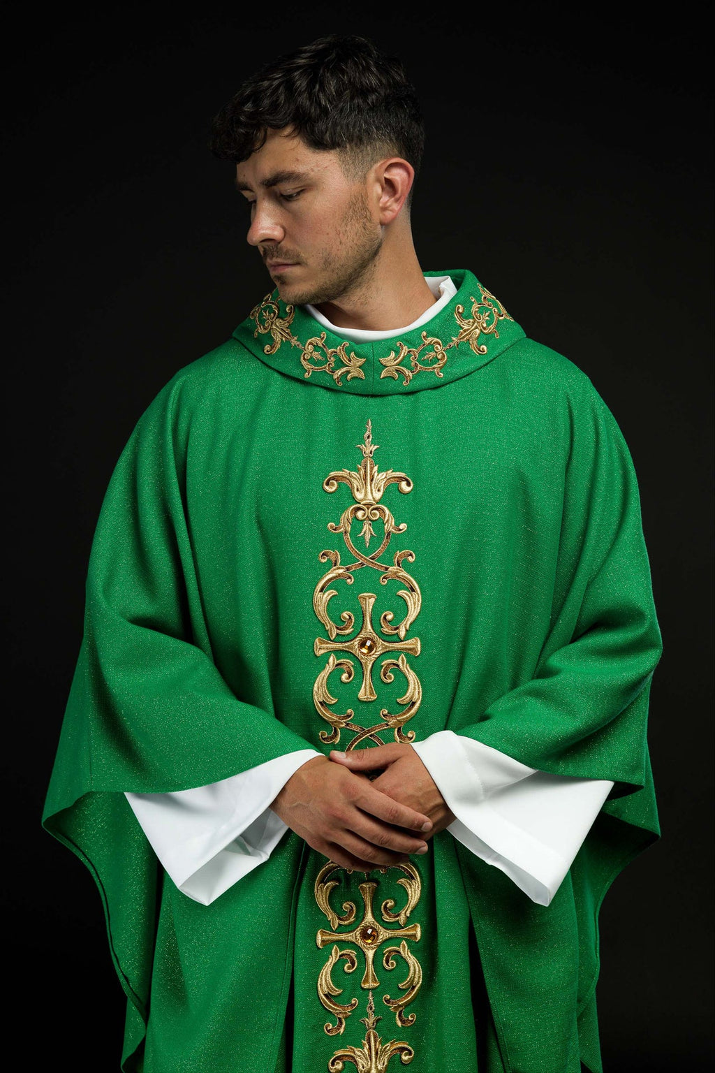 Zielony ornat bogato haftowany z kamieniami - ORNATY.PL