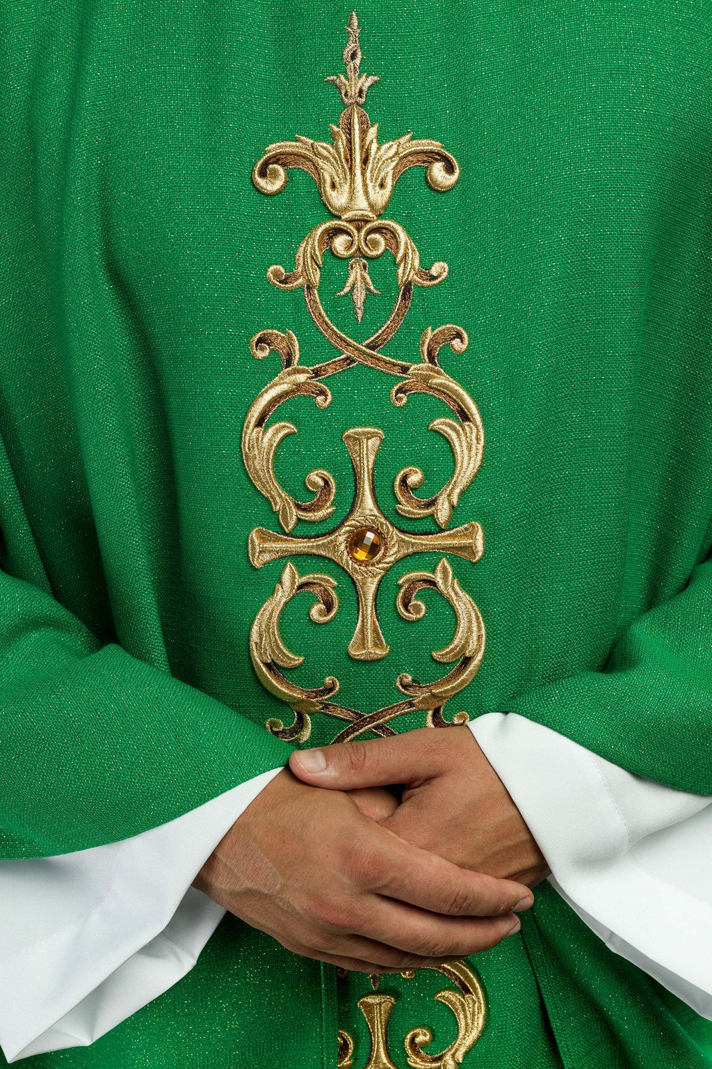 Zielony ornat bogato haftowany z kamieniami - ORNATY.PL