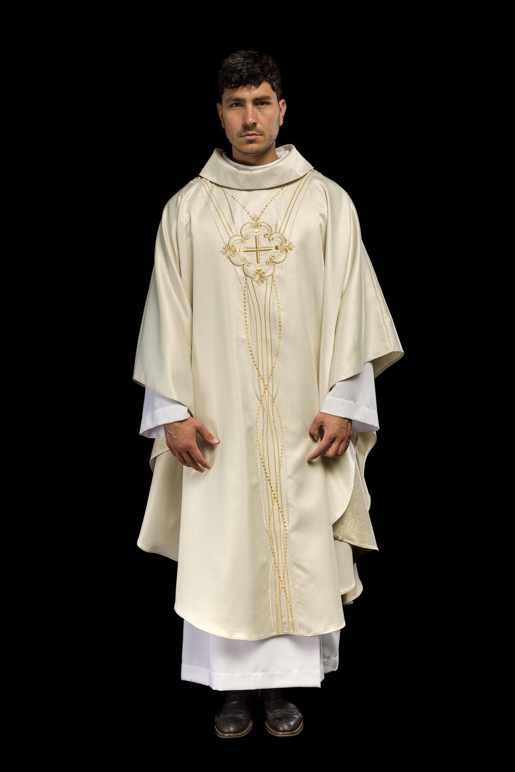 Ornat z błyszczącej tkaniny inspirowany różańcem w kolorze ecru - ORNATY.PL