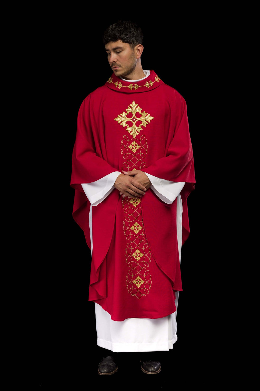 Czerwony ornat bogato haftowany sznurkiem z kamieniami - ORNATY.PL