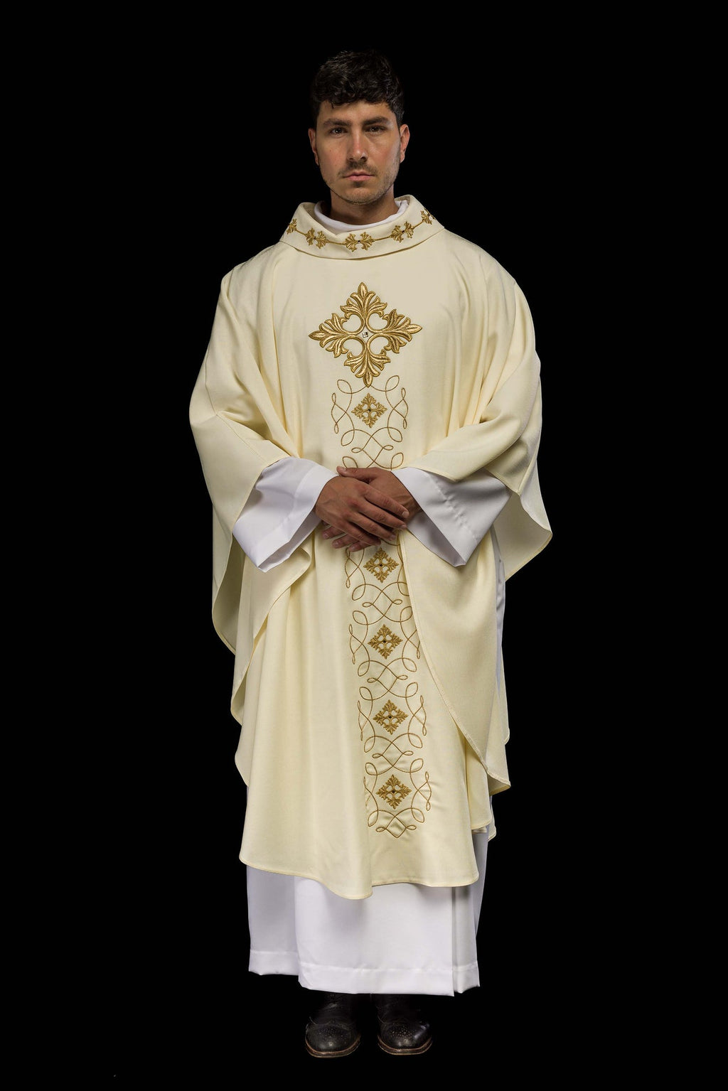 Ornat bogato haftowany sznurkiem zdobionym kamieniami - ORNATY.PL