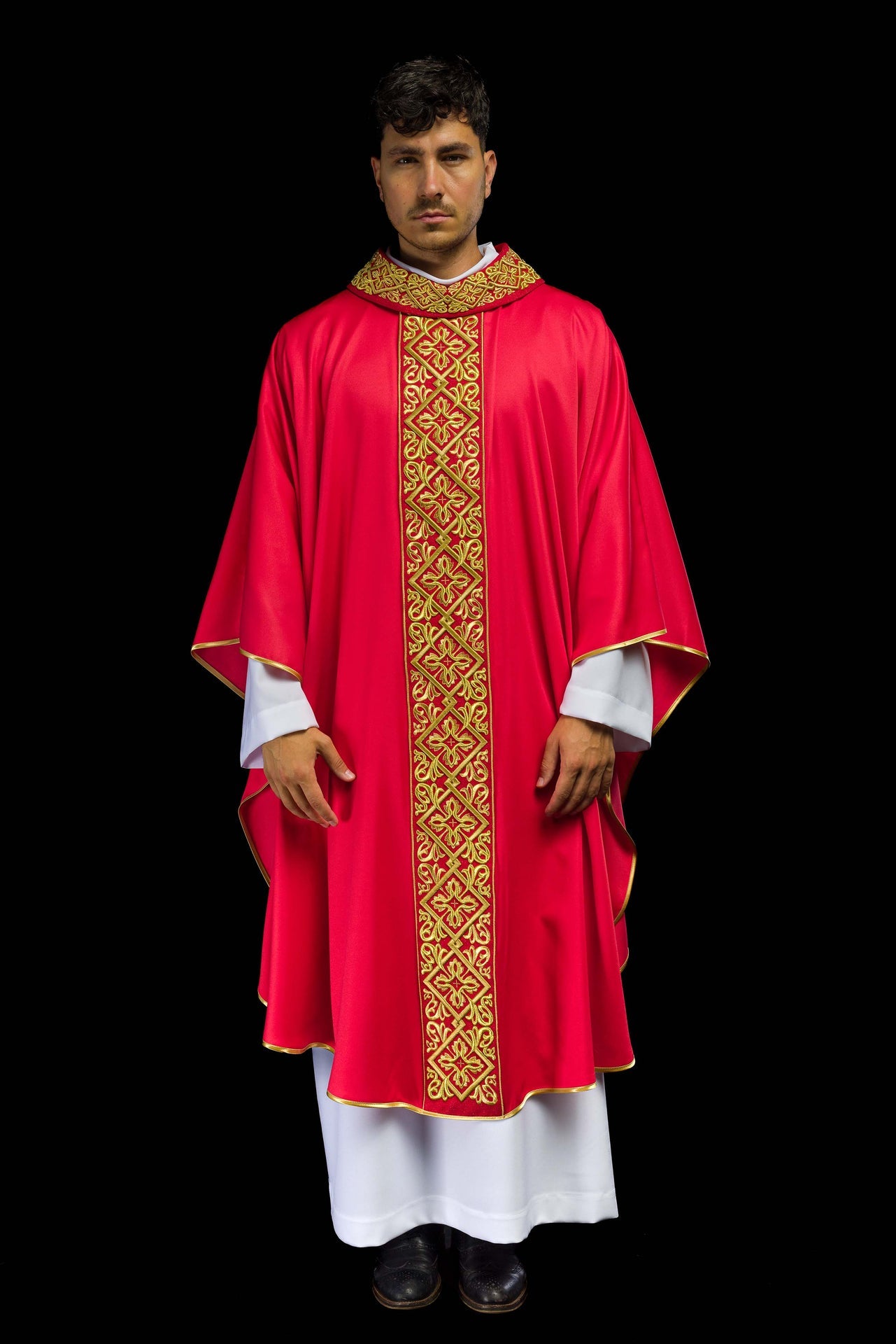 Ornat bogato haftowany motyw florystyczny z krzyżami Czerwony - ORNATY.PL