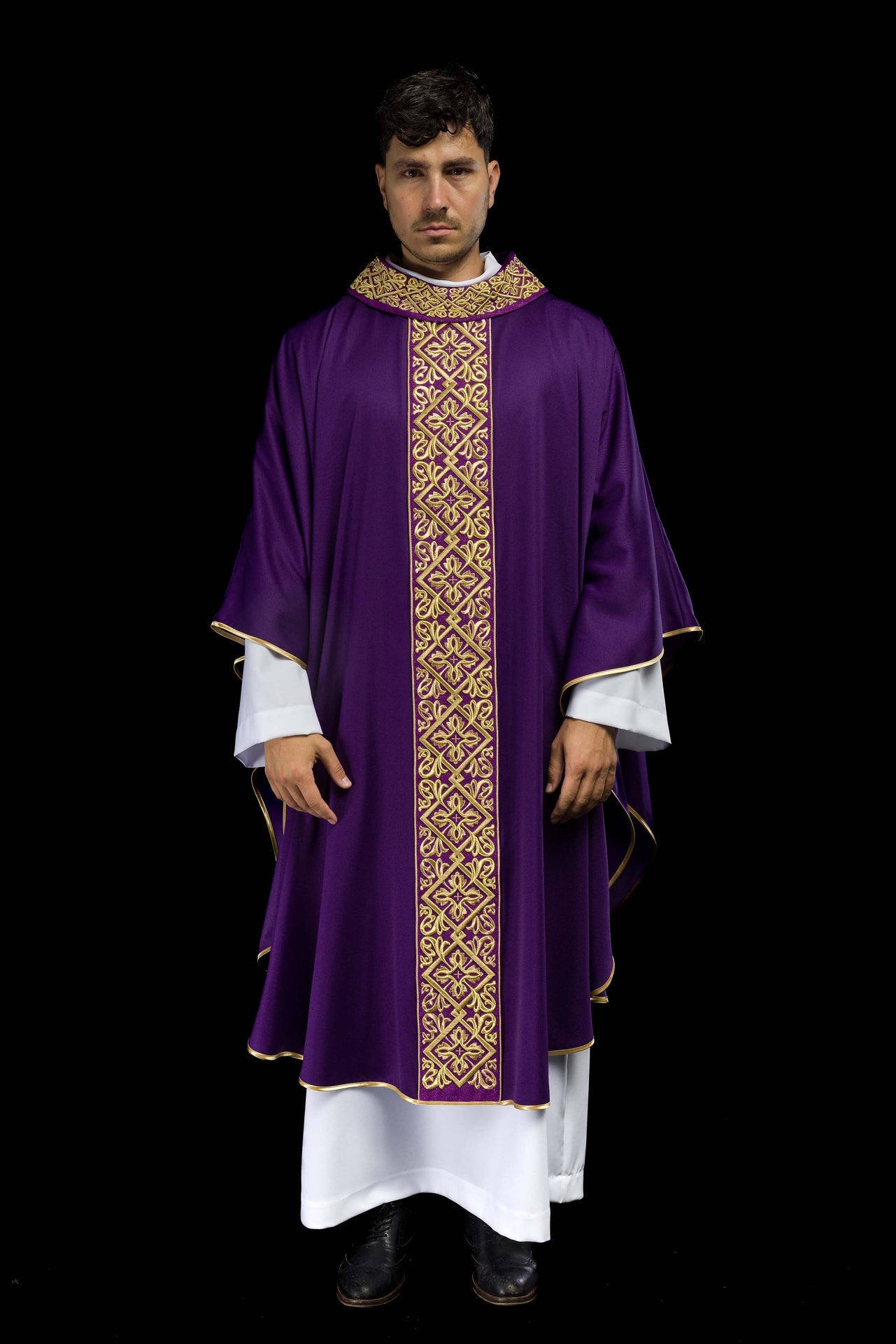 Ornat bogato haftowany motyw florystyczny z krzyżami Fioletowy - ORNATY.PL