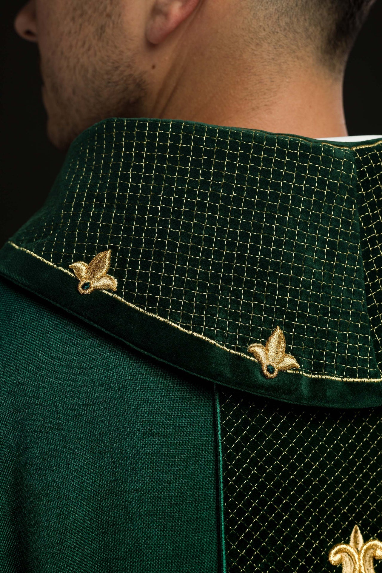 Ornat haftowany na aksamicie z symbolem Krzyż Zielony - ORNATY.PL