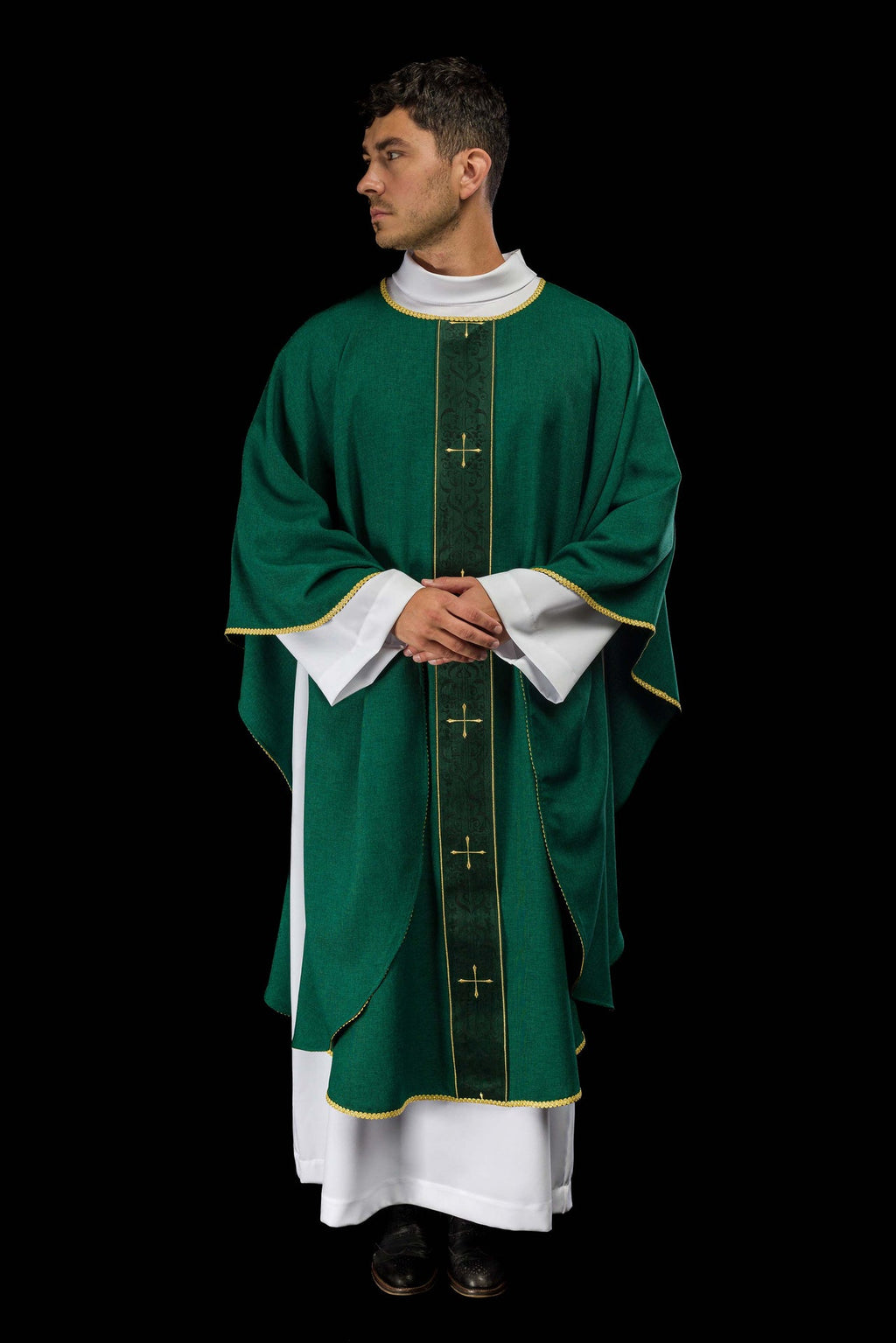 Ornat w kolorze zielonym z haftowanym pasem w krzyże - ORNATY.PL