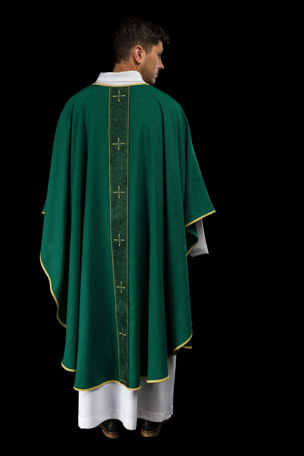Ornat w kolorze zielonym z haftowanym pasem w krzyże - ORNATY.PL
