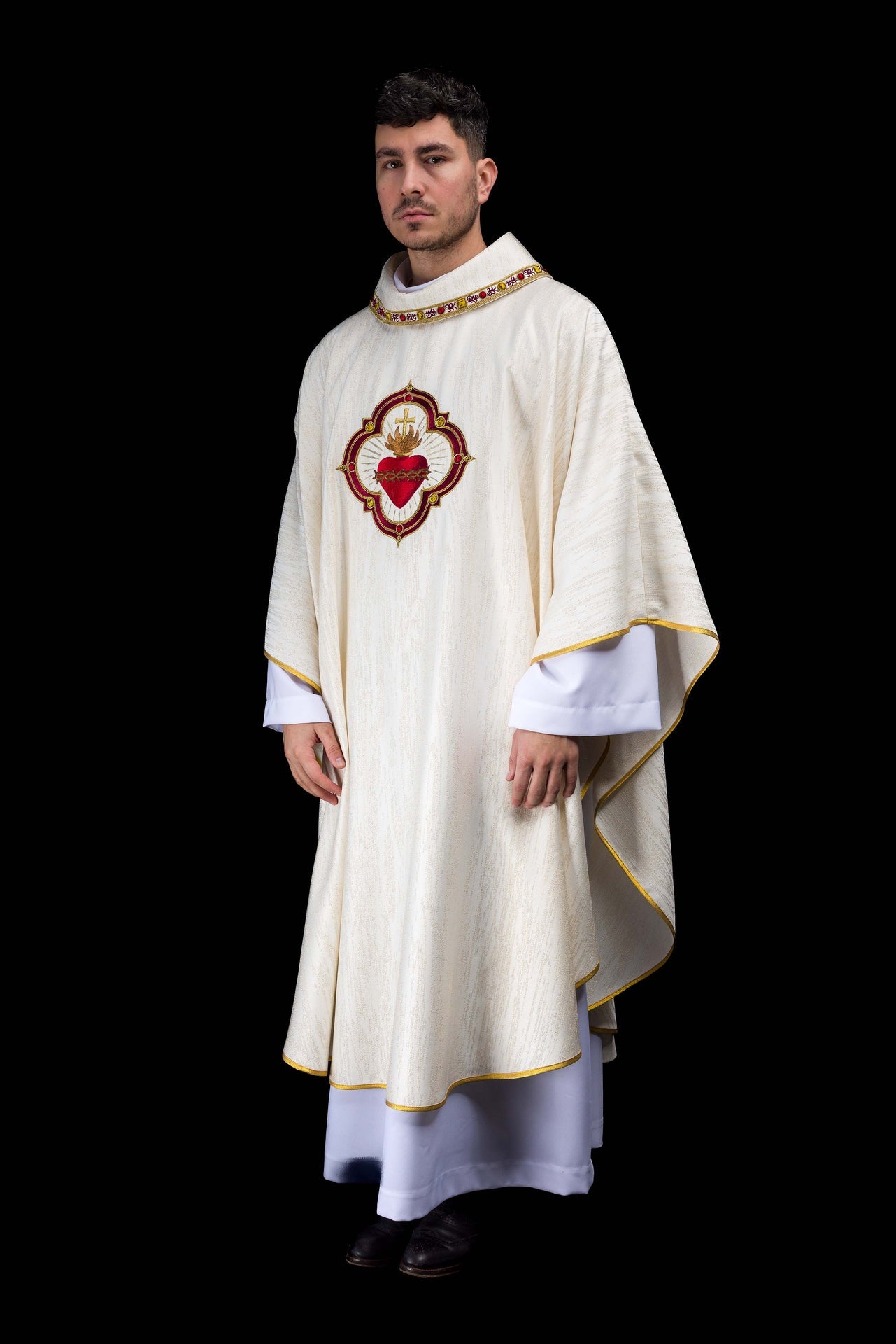 Ornat haftowany z wizerunkiem Serca Pana Jezusa i Kielicha eucharystycznego - ORNATY.PL