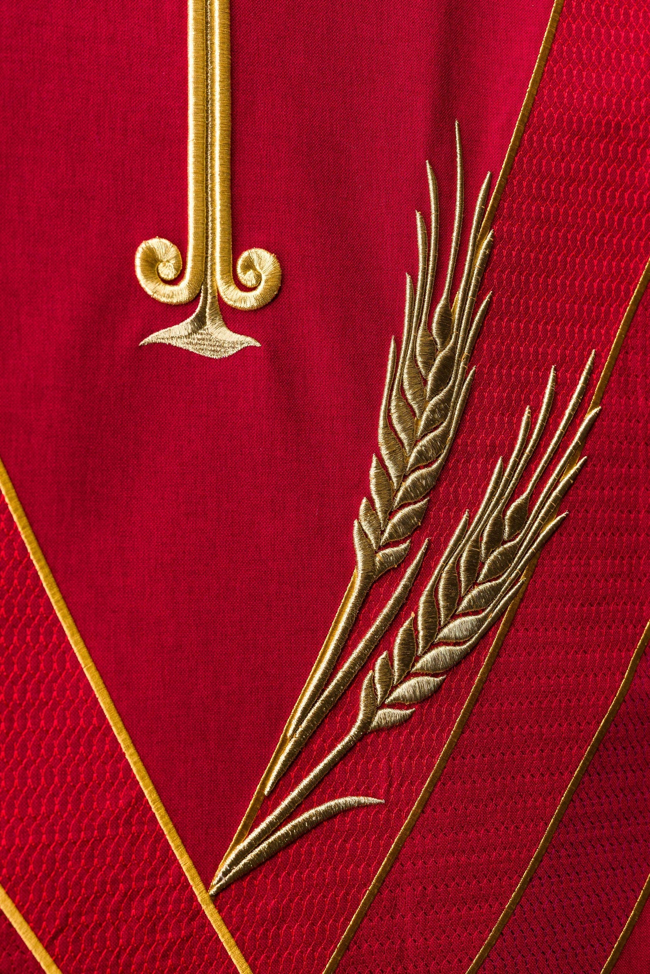 Serweta na lektorium z haftem PAX czerwona - ORNATY.PL