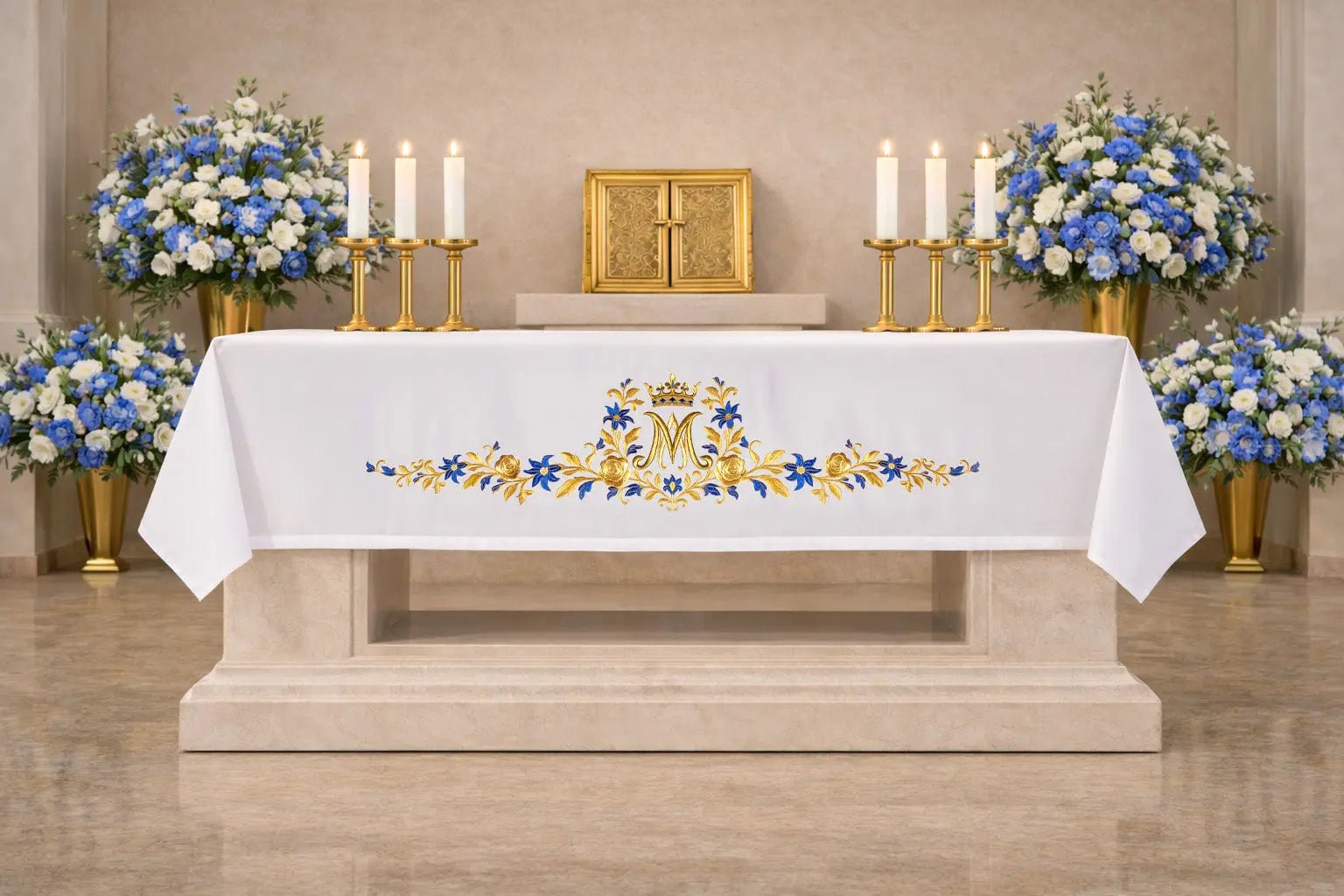 Obrus ołtarzowy z haftem monogramu maryjnego