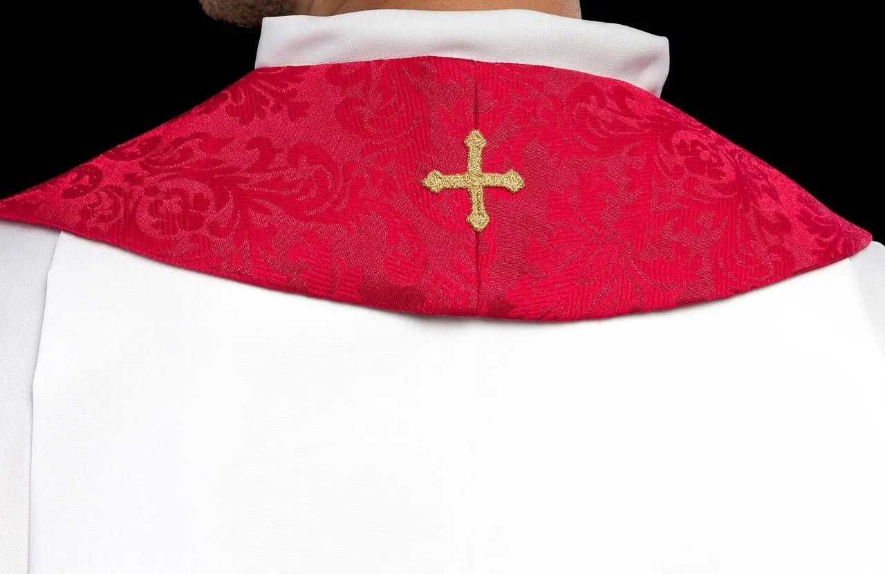 Czerwona żakardowa stuła z haftowanymi motywami krzyża