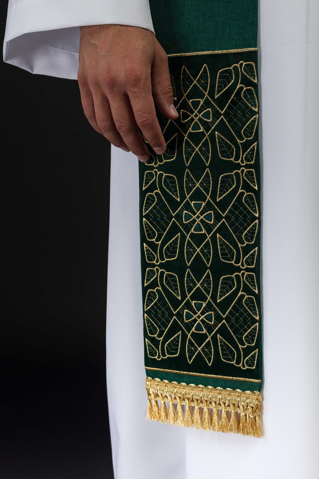 Stuła haftowana aksamitna z motywem IHS zielona - ORNATY.PL