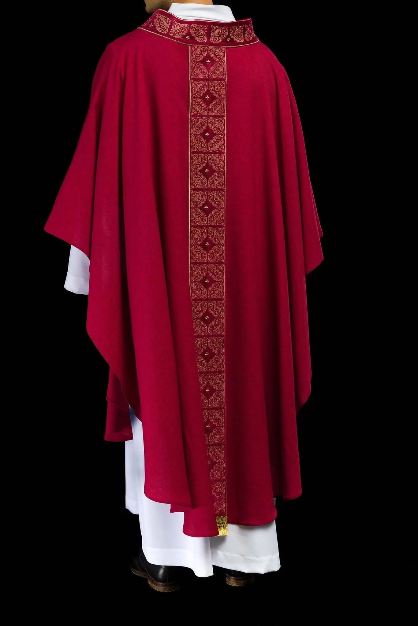Chasuble with richly embroidered belt and collar in red