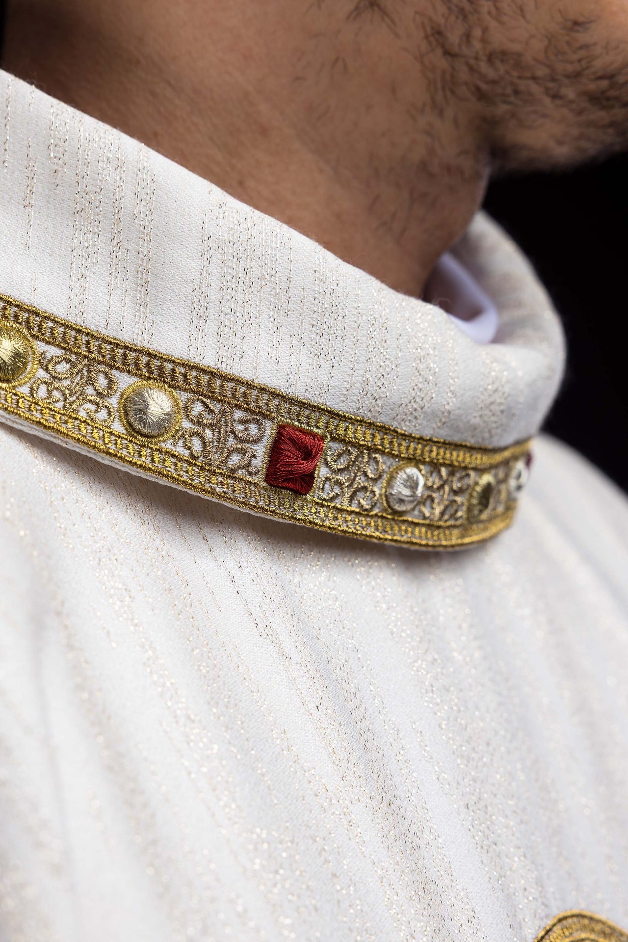 Ornat haftowany z wizerunkiem trzech serc - ORNATY.PL