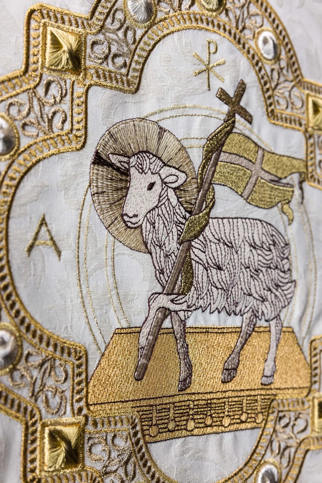 Lectern Cover in Ecru with Paschal Lamb Embroidery