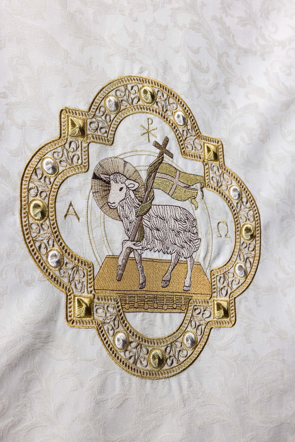 Serweta na lektorium z haftem baranka tkanina żakardowa ecru