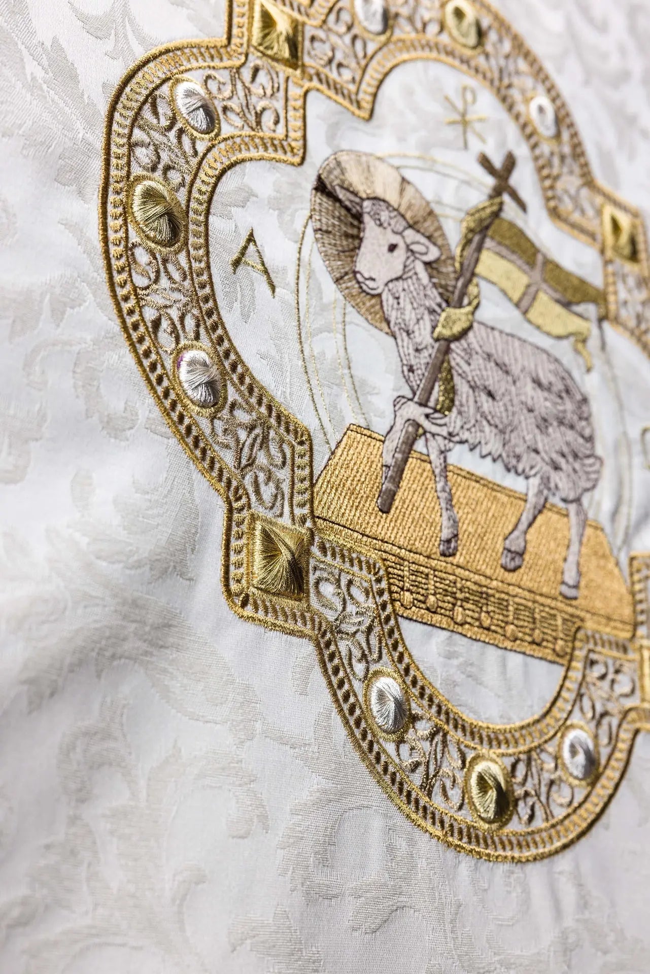 Lectern Cover in Ecru with Paschal Lamb Embroidery