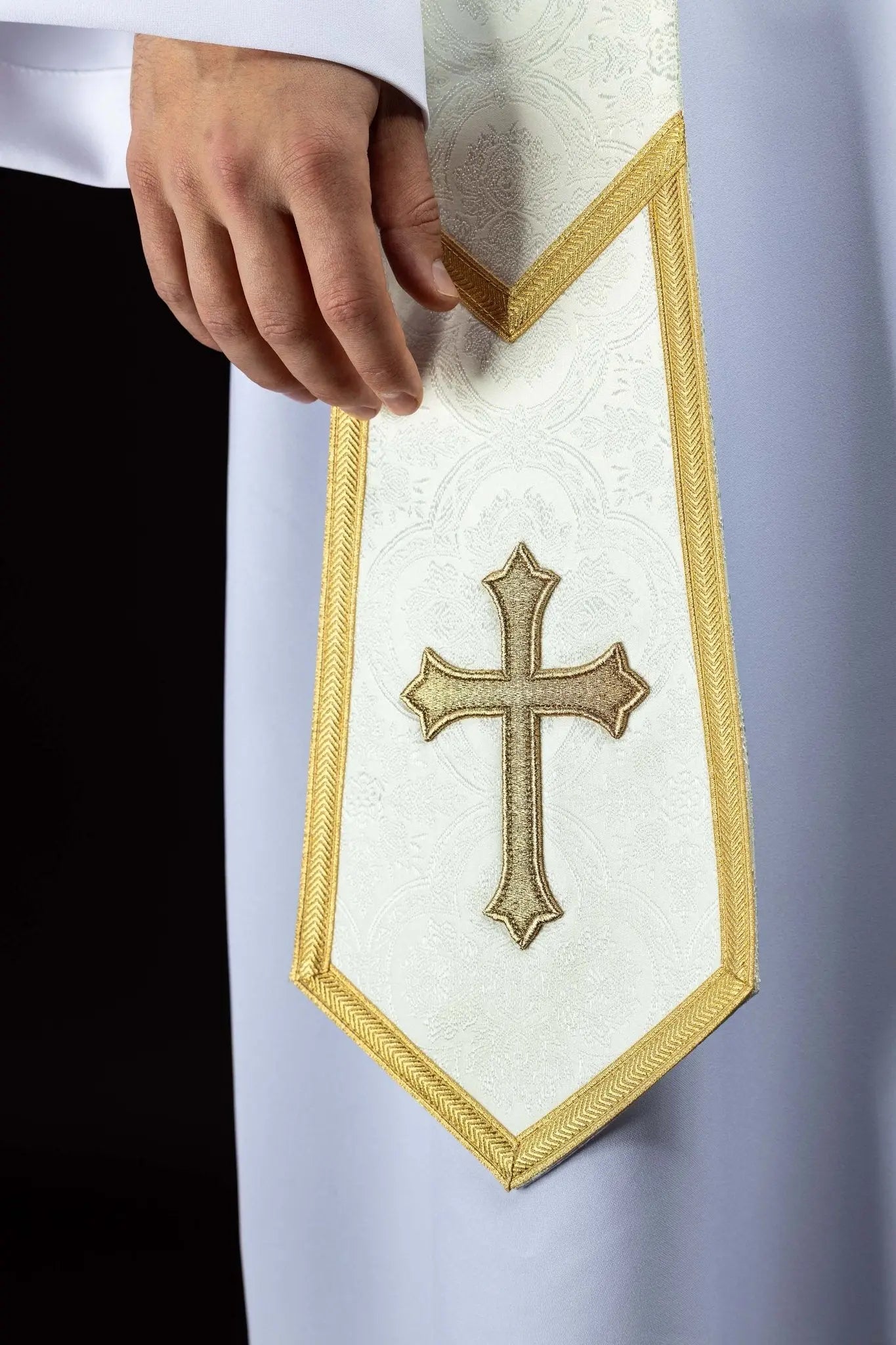 Ecru żakardowa stuła z haftowanym krzyżem