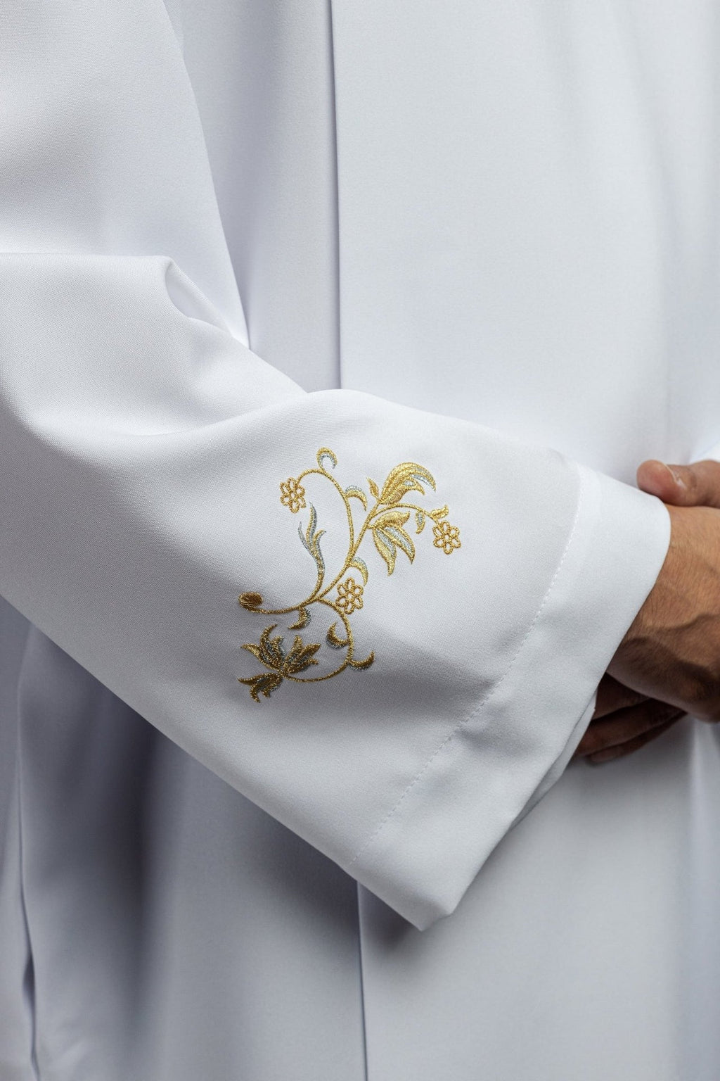 Alba kapłańska gładka z golfem Biała ozdobny haft