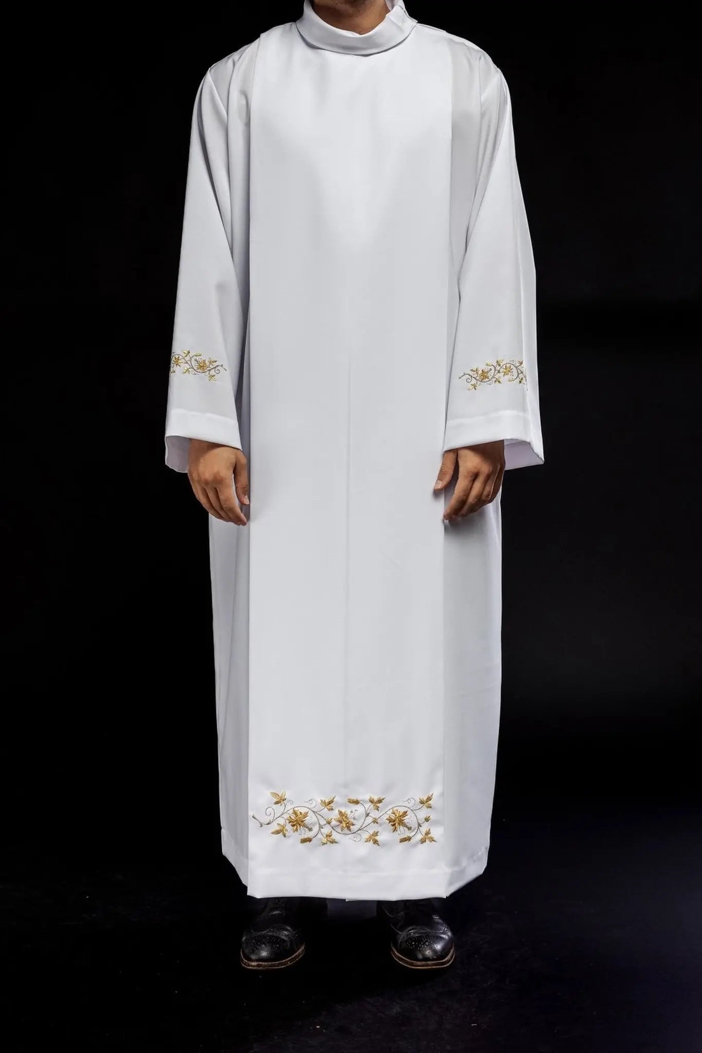 Haftowana szata kapłańska z golfem Biała