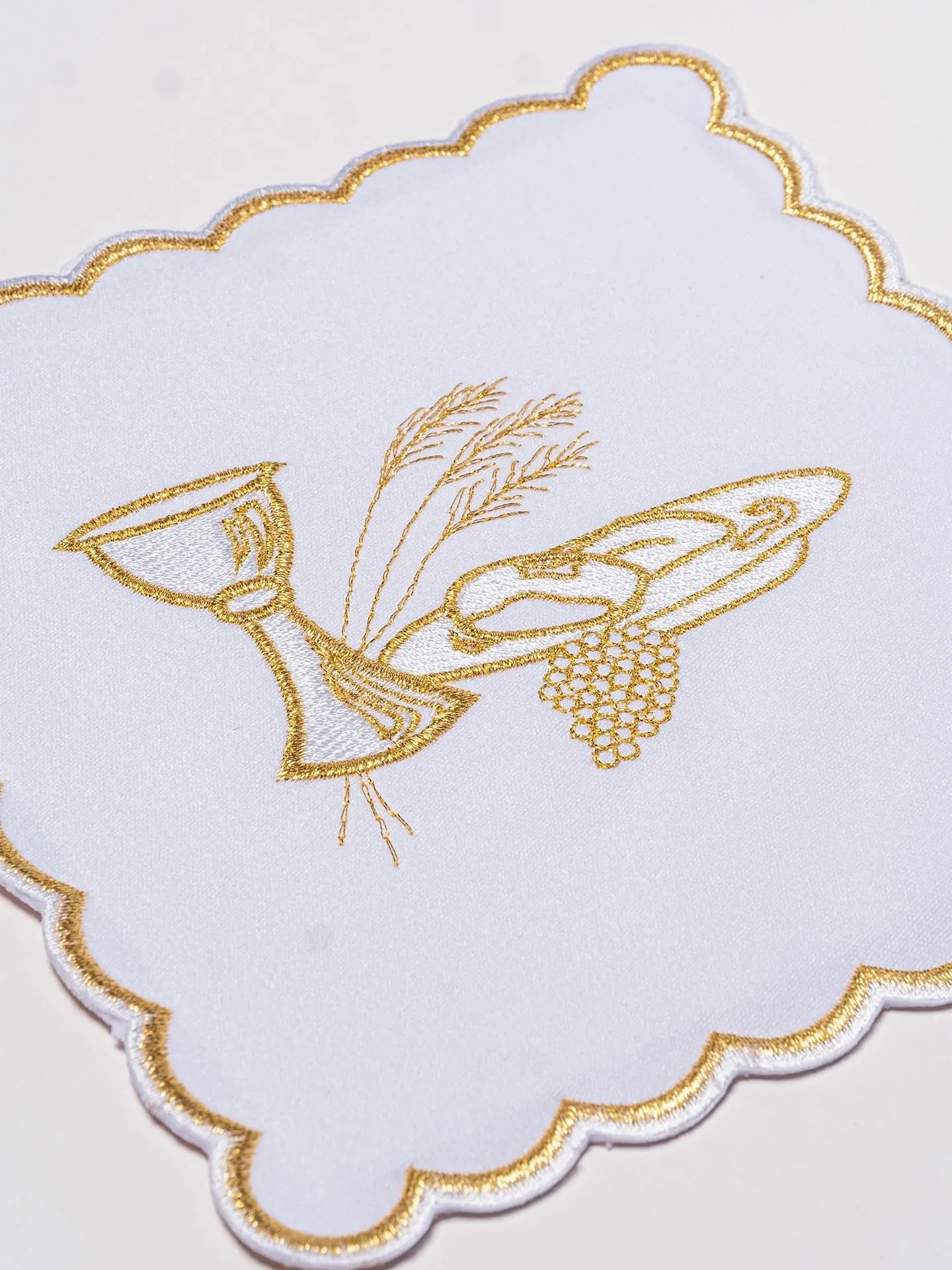 Chalice linen embroidered with Eucharistic motif - HAFTINA ATELIER