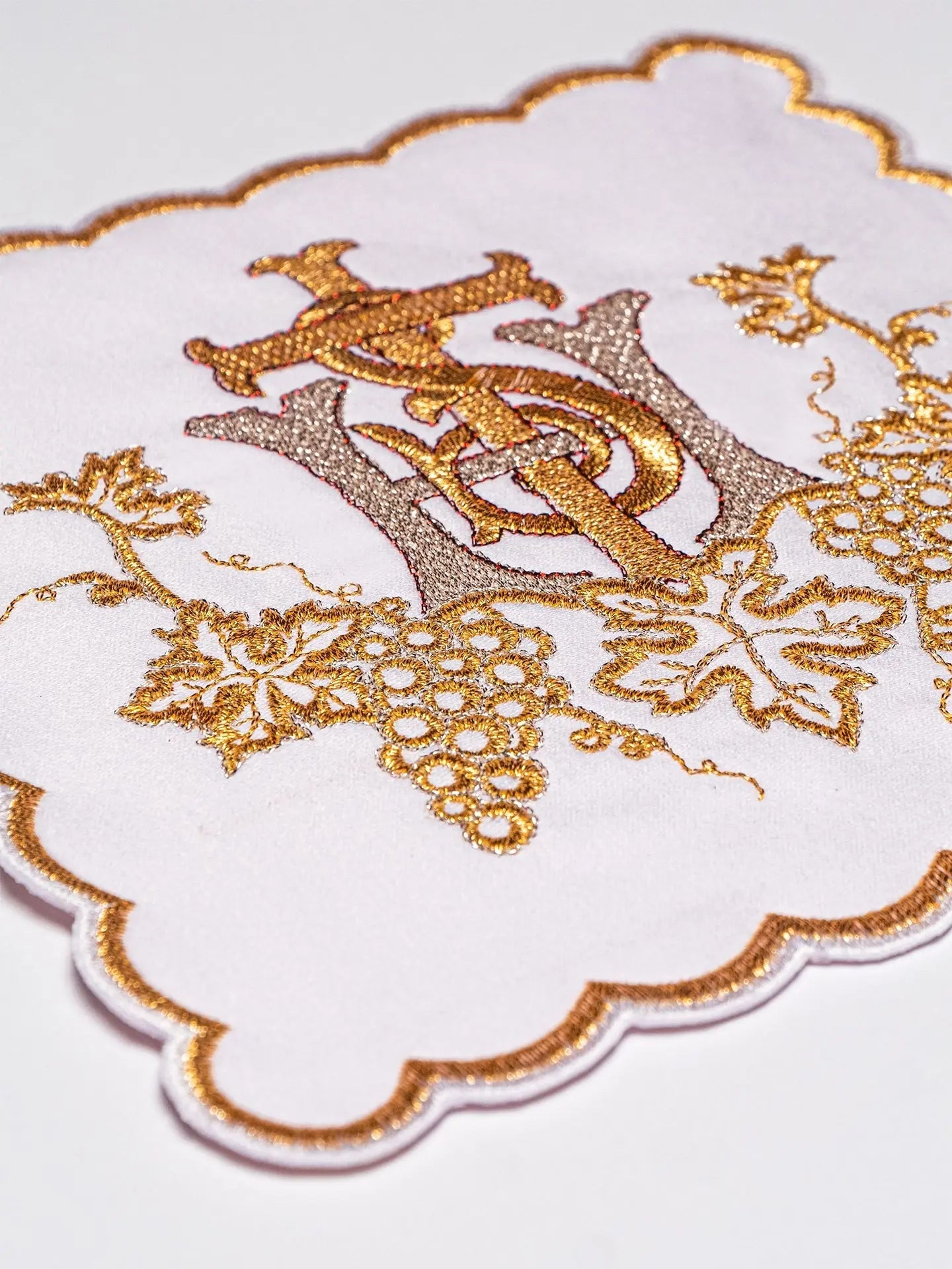 Chalice linen with thick IHS embroidery - HAFTINA ATELIER