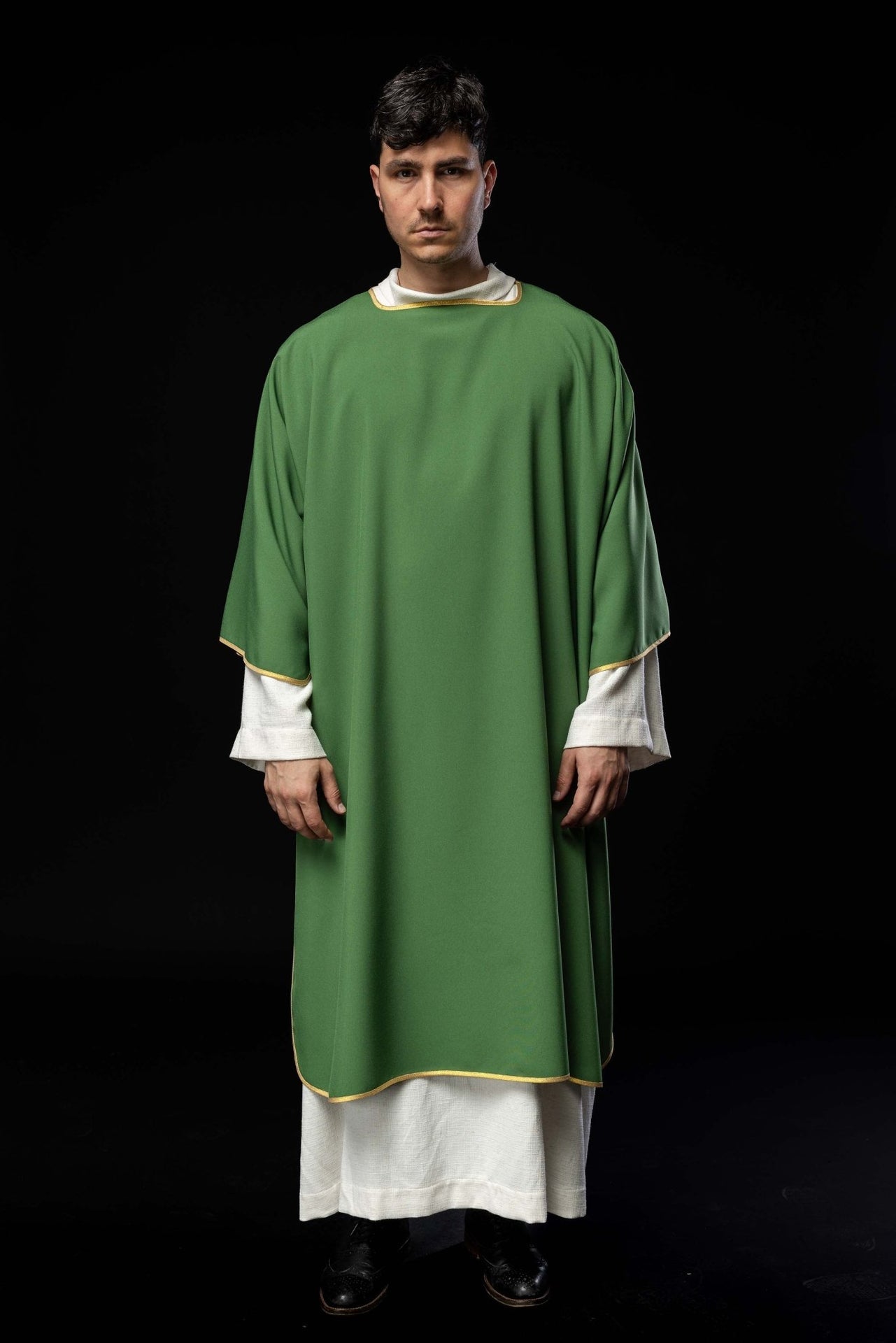 Dalmatyka gładka ze złotą lamówką zielona