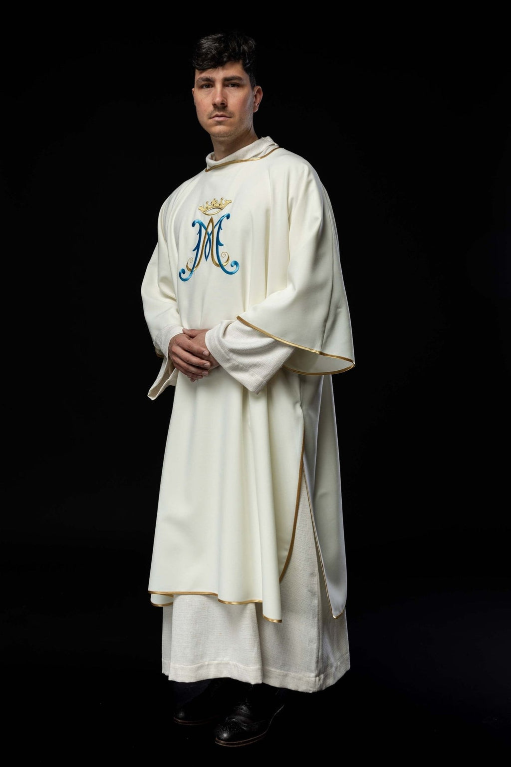 Dalmatyka z haftem Maryjnym ecru