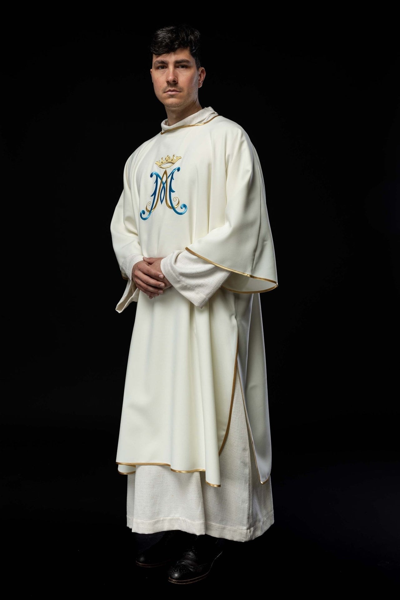 Dalmatyka z haftem Maryjnym ecru