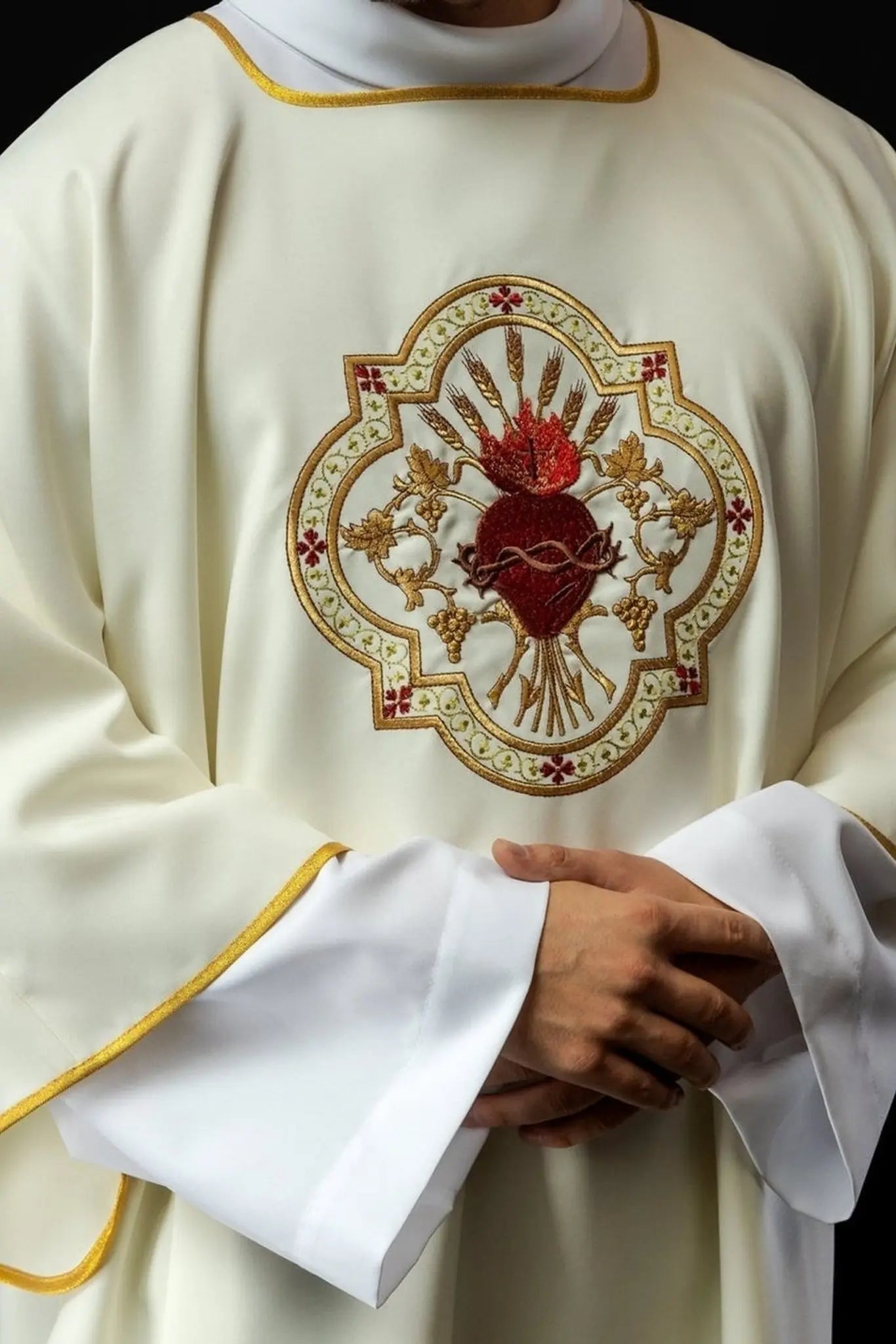 Dalmatyka z motywem Serca Jezusowego i Kielicha Eucharystycznego