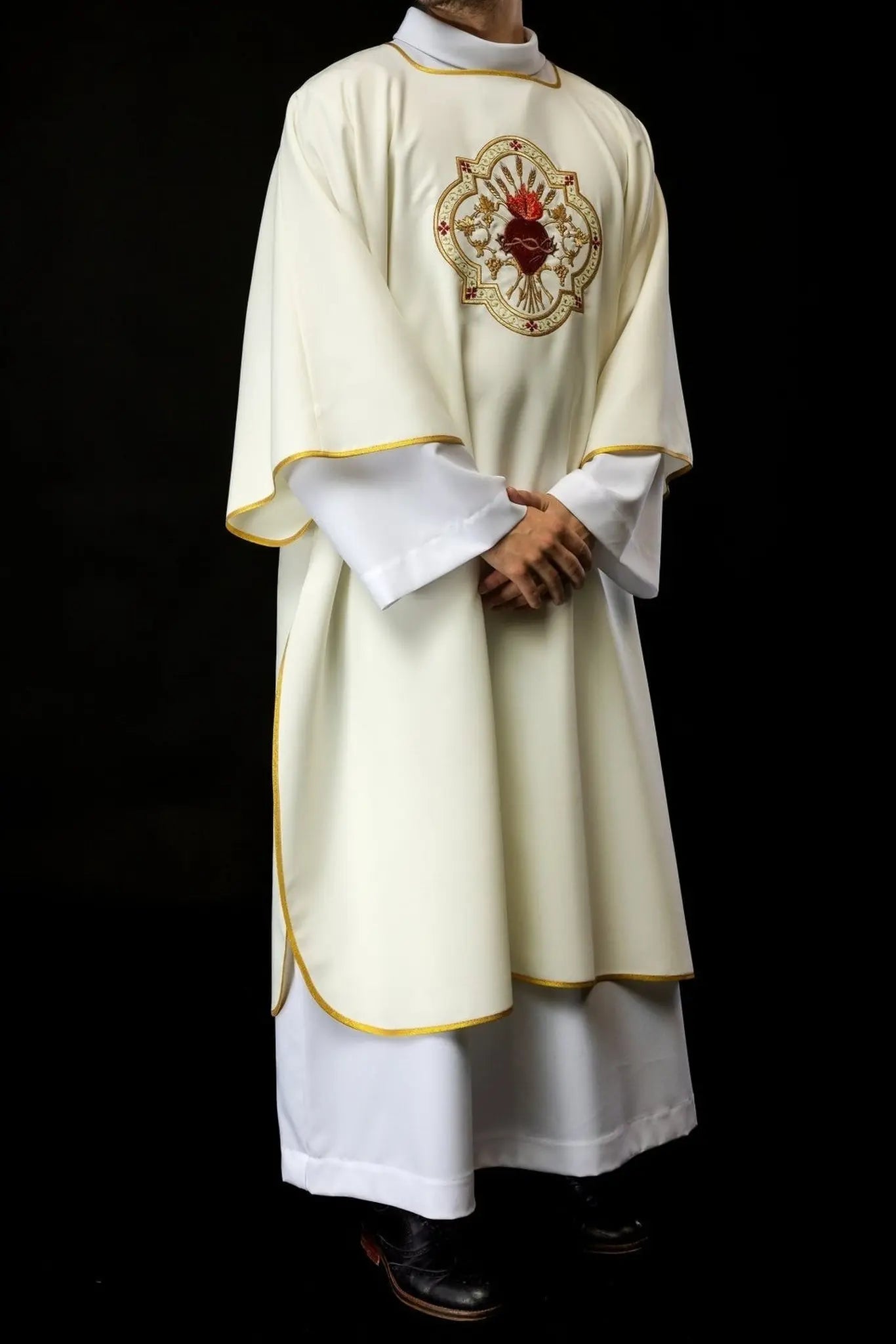 Dalmatyka z motywem Serca Jezusowego i Kielicha Eucharystycznego