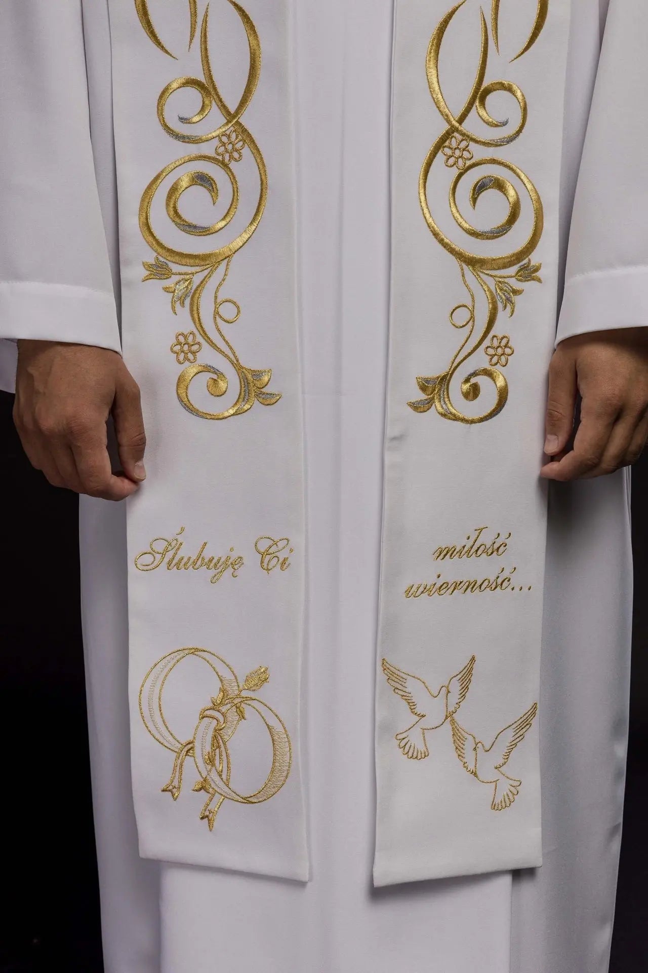 Długa haftowana stola ślubna w kolorze białym