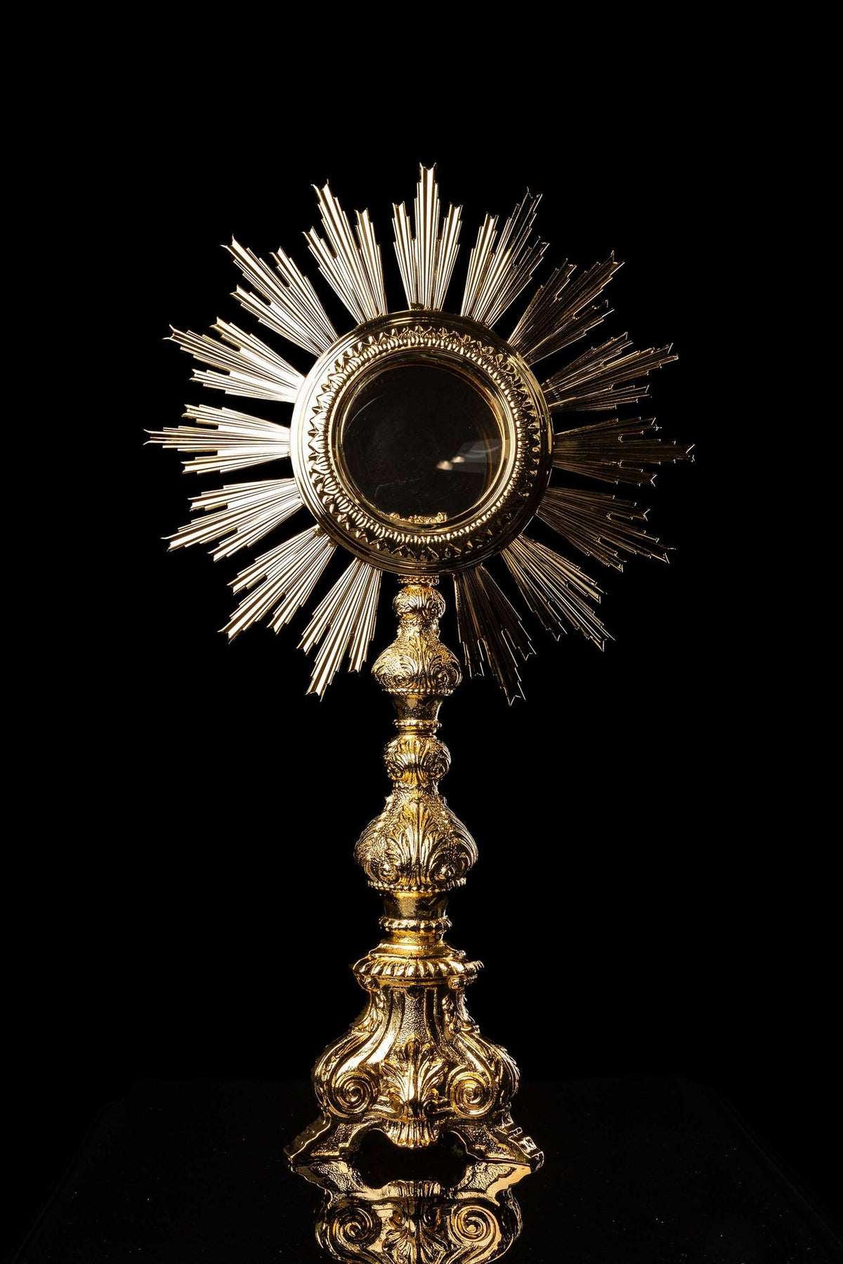 Gold-plated brass monstrance with Radiant Rays of Christ's Glory, full front view