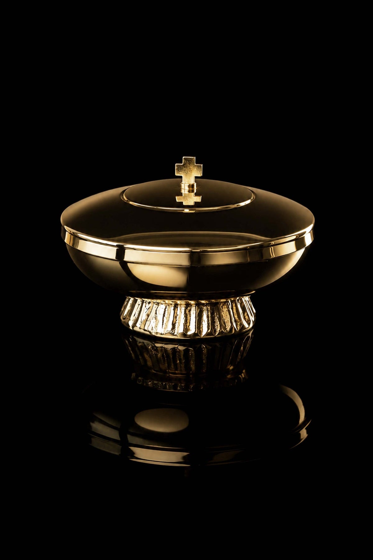 Gold-plated brass ciborium with a cross, 4.75 in (12 cm), front view