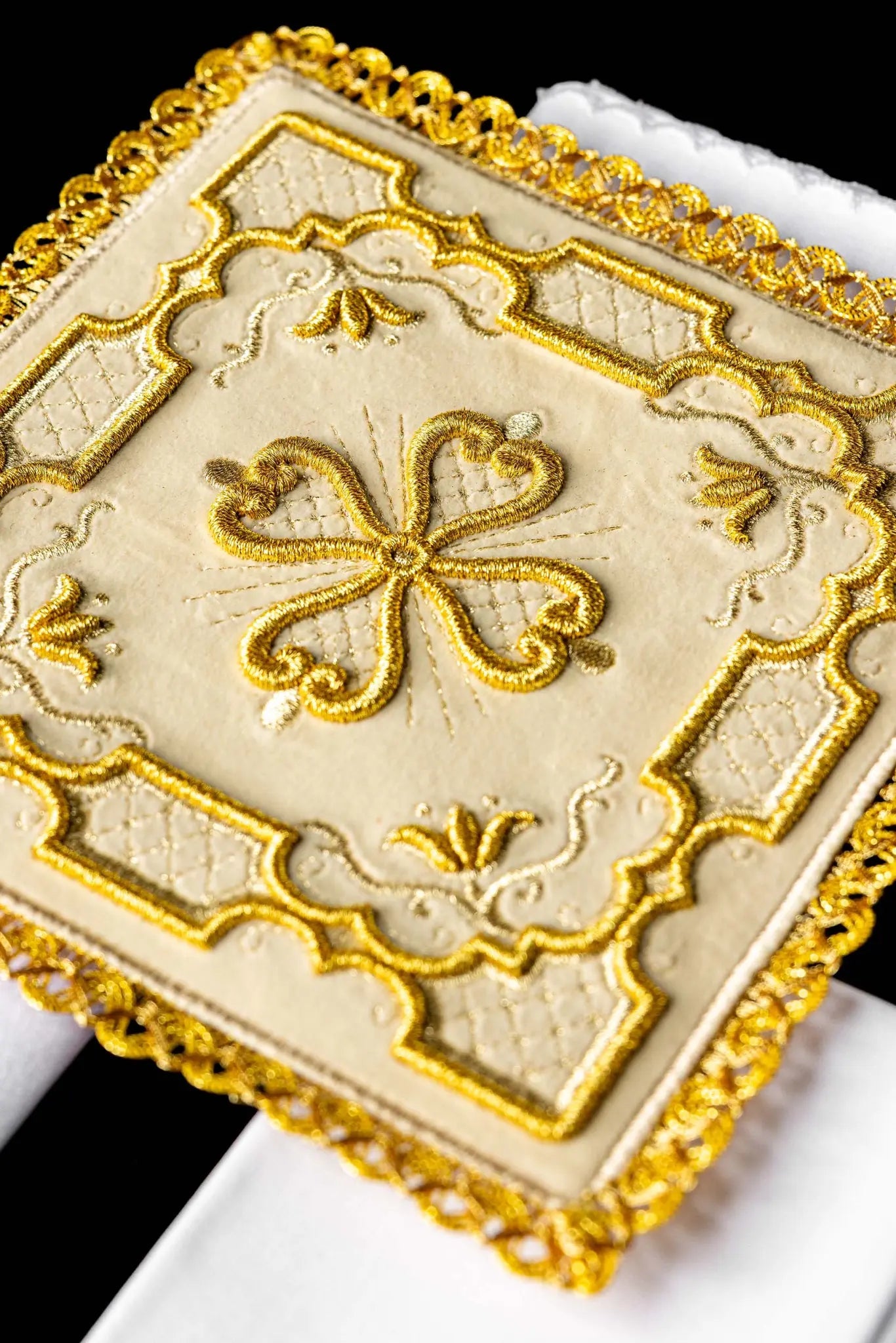 Ecru Chalice Linen Set with Velvet Pall and Gold Embroidery - HAFTINA ATELIER