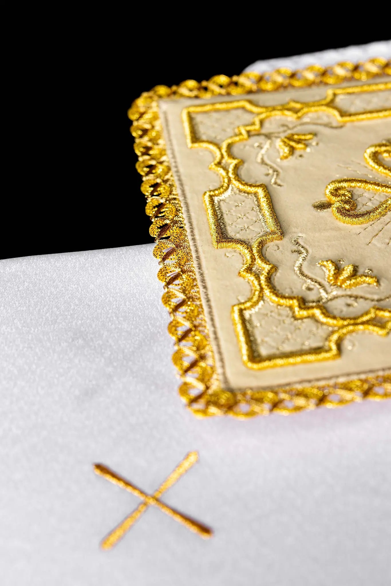 Ecru Chalice Linen Set with Velvet Pall and Gold Embroidery - HAFTINA ATELIER
