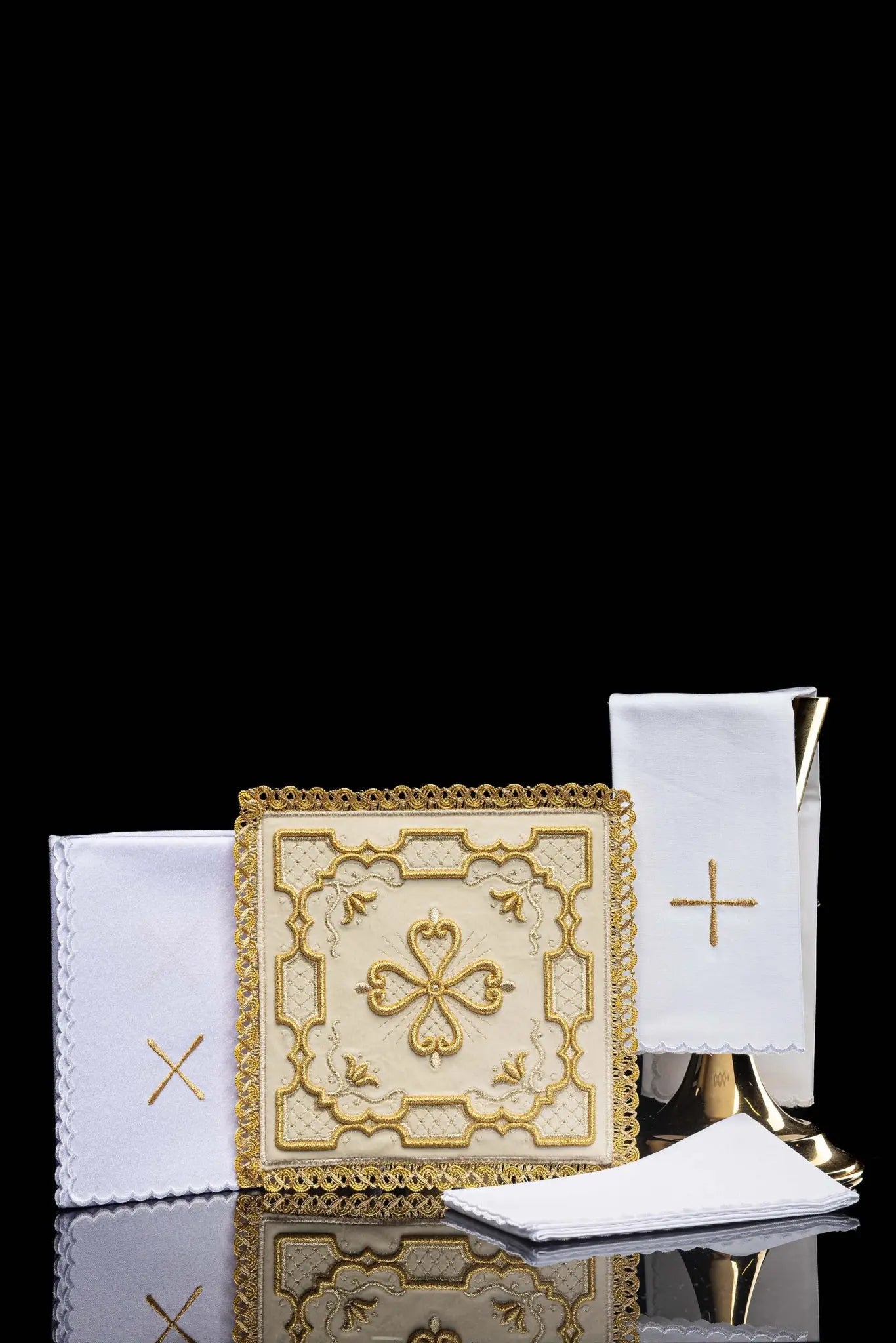 Ecru Chalice Linen Set with Velvet Pall and Gold Embroidery - HAFTINA ATELIER