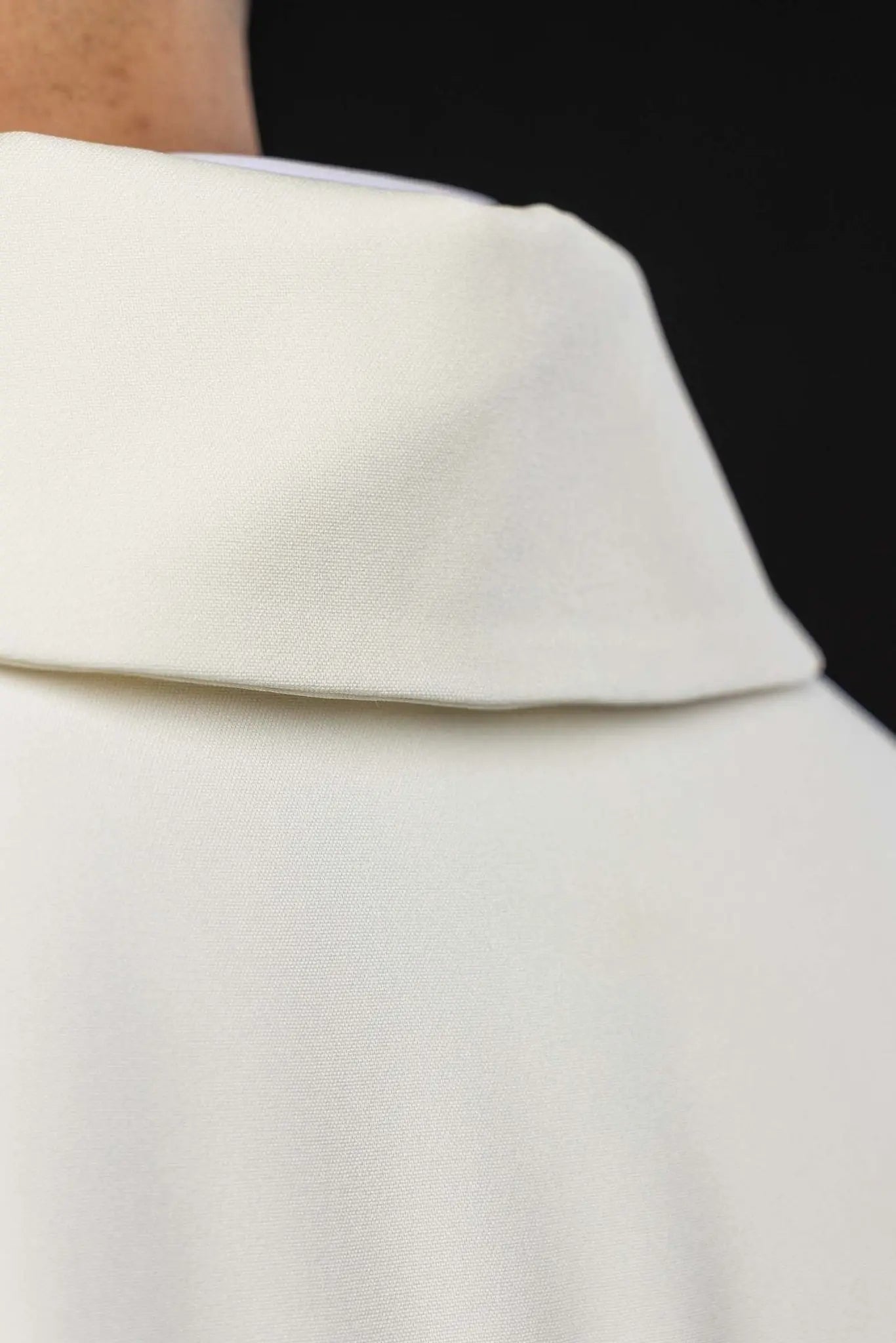 Ecru Embroidered Chasuble with Ornamental Cross and Wide Collar - HAFTINA ATELIER