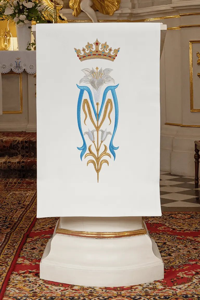 Szata liturgiczna z haftem maryjnym