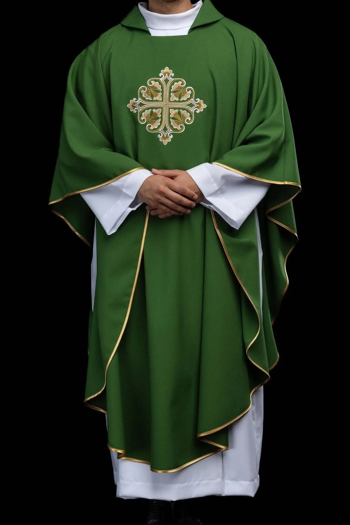 Green Embroidered Chasuble with Ornamental Cross and Wide Collar - HAFTINA ATELIER