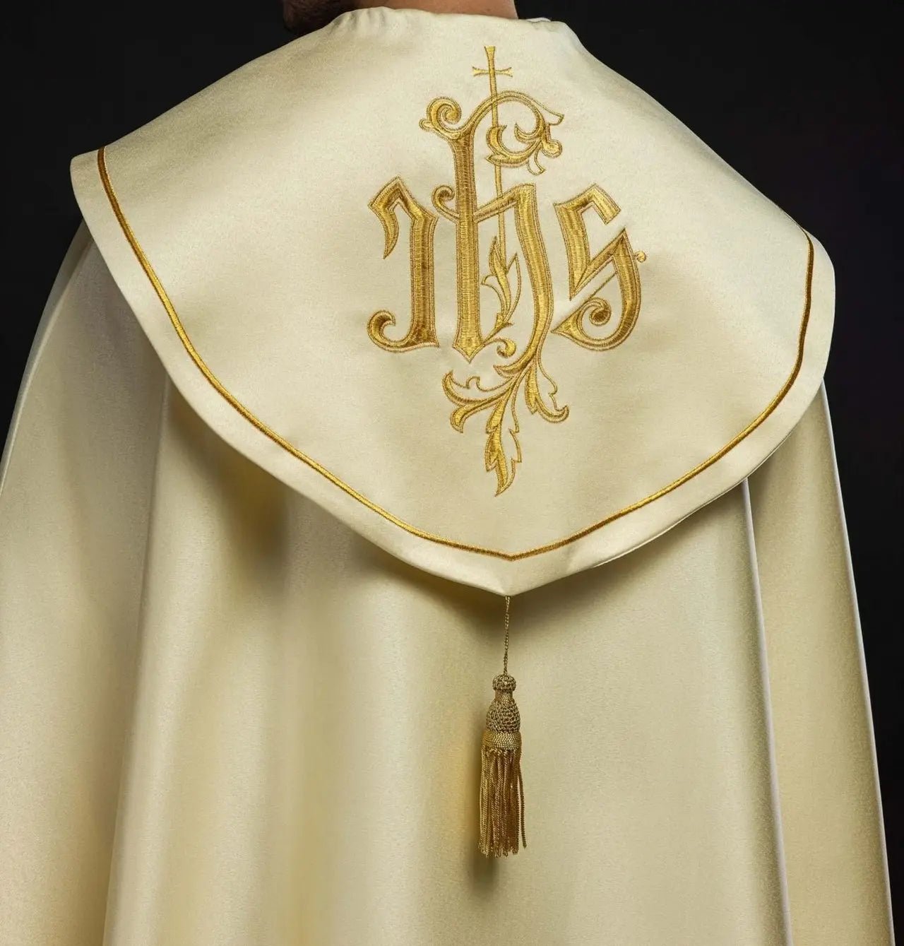 Peleryna eucharystyczna z monogramem IHS