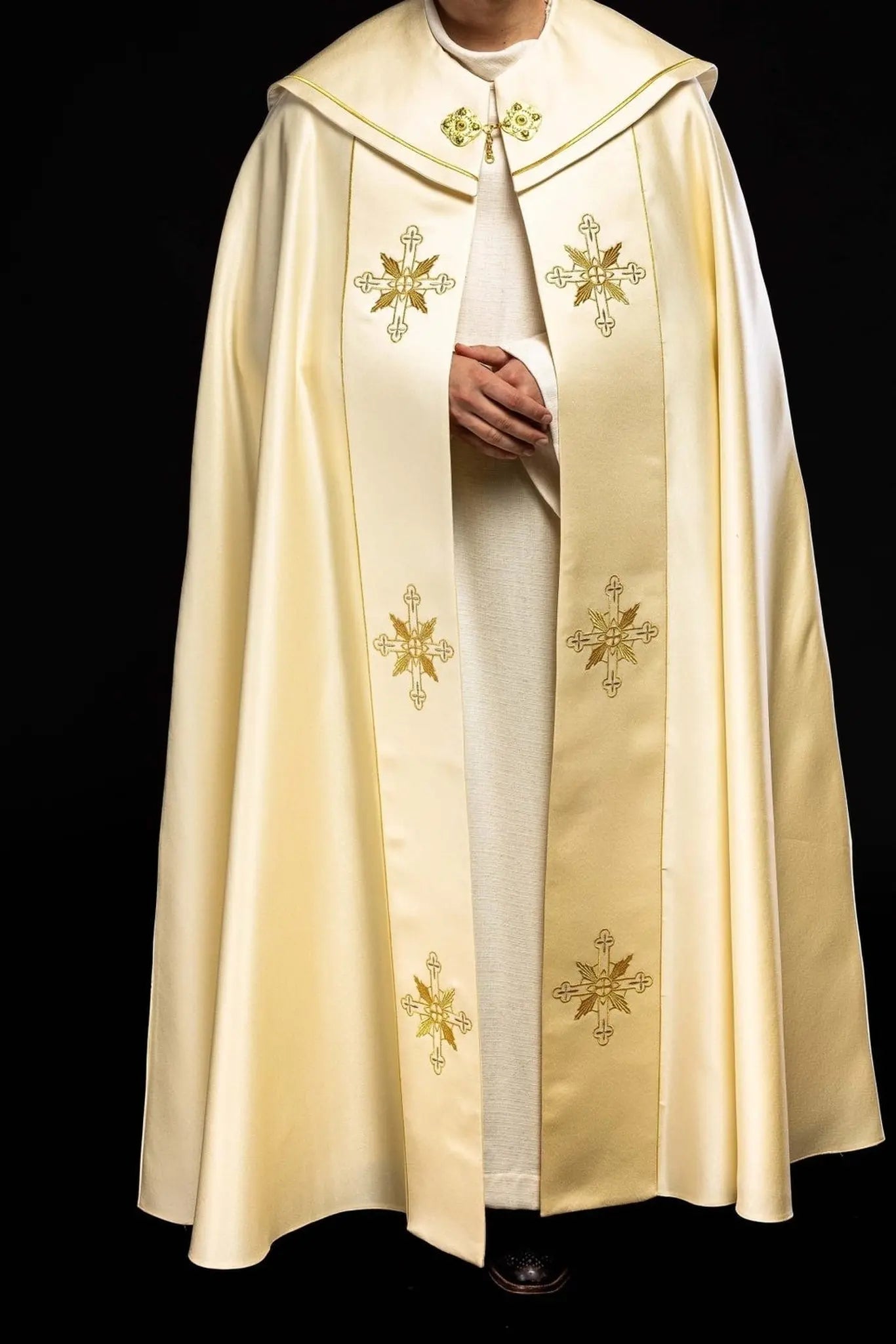 Peleryna eucharystyczna z monogramem IHS