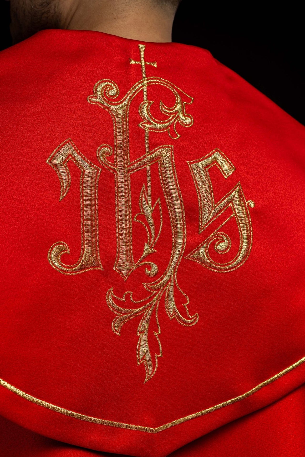 Kapa eucharystyczna monogram IHS Czerwona
